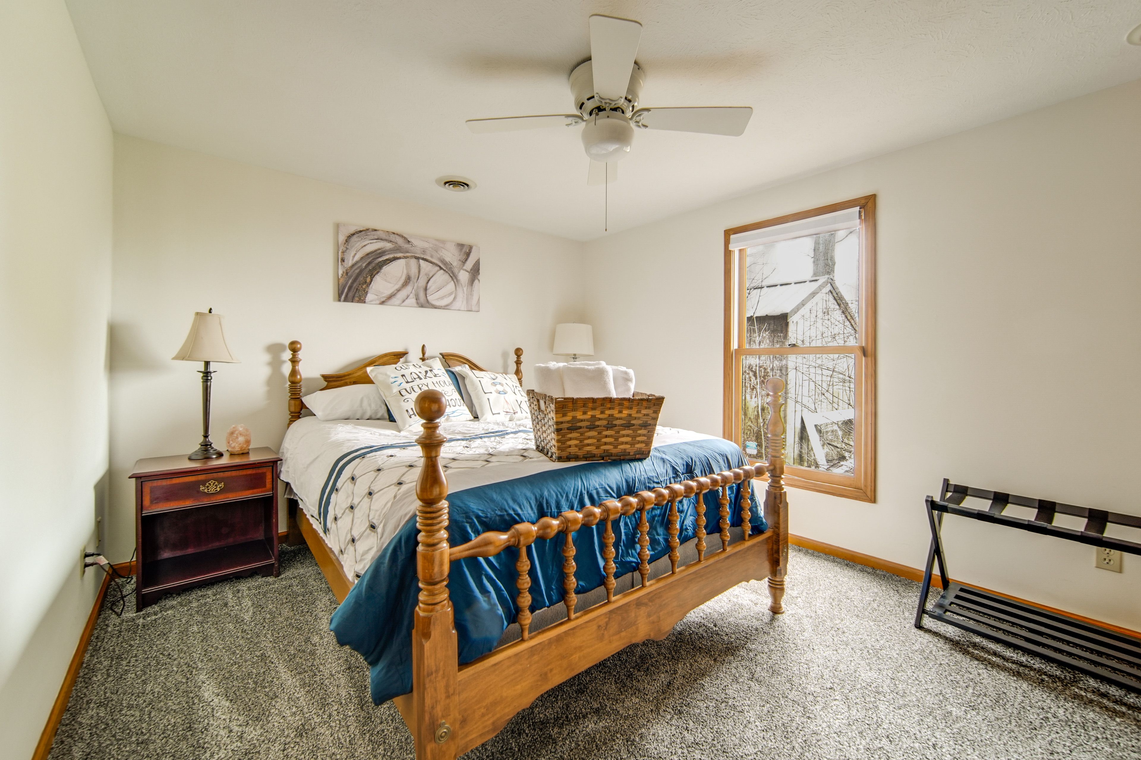 Bedroom 1 | Queen Bed | 1st Floor