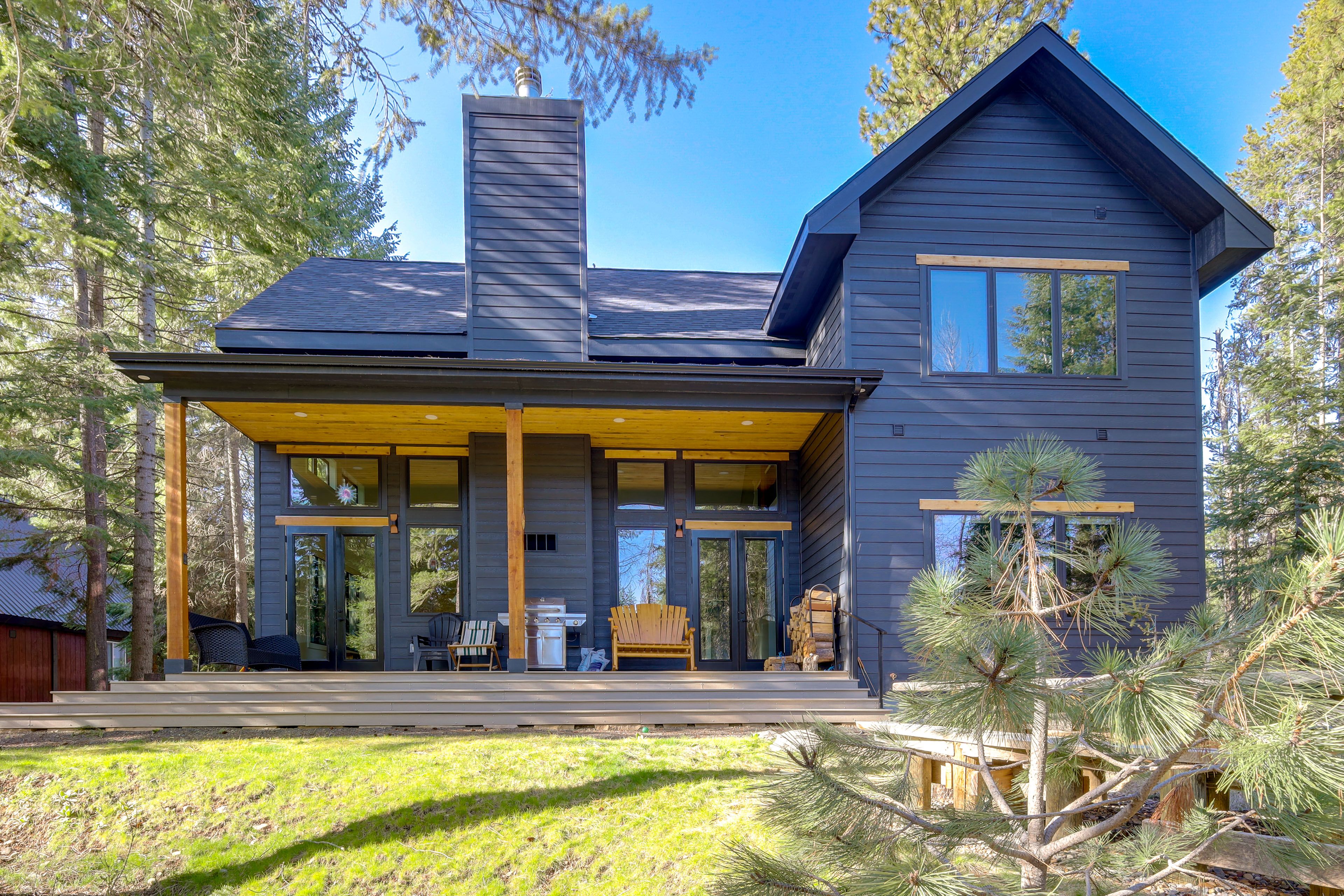 Covered Back Deck w/ Seating & Gas Grill