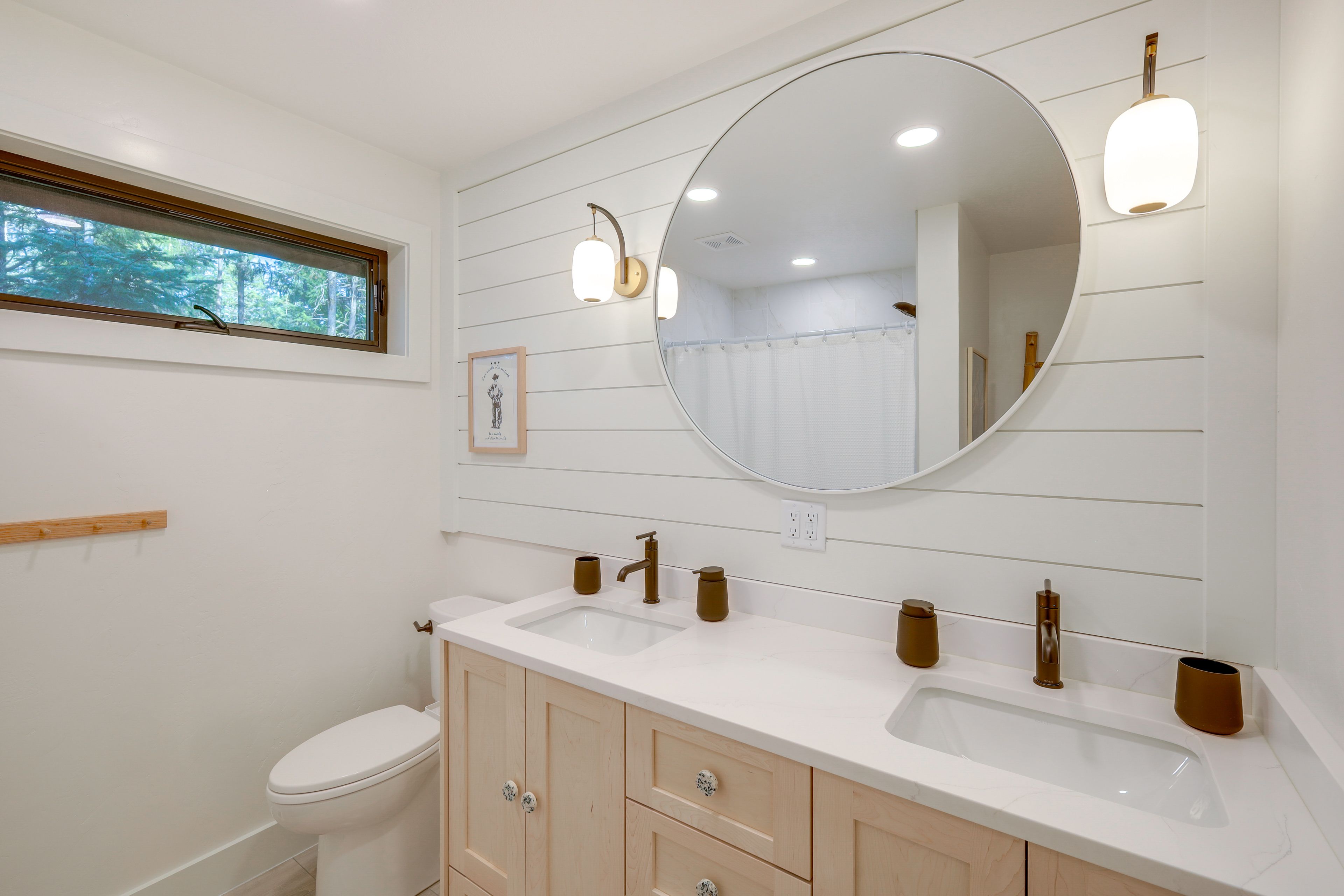 Full Bathroom | 2nd Floor