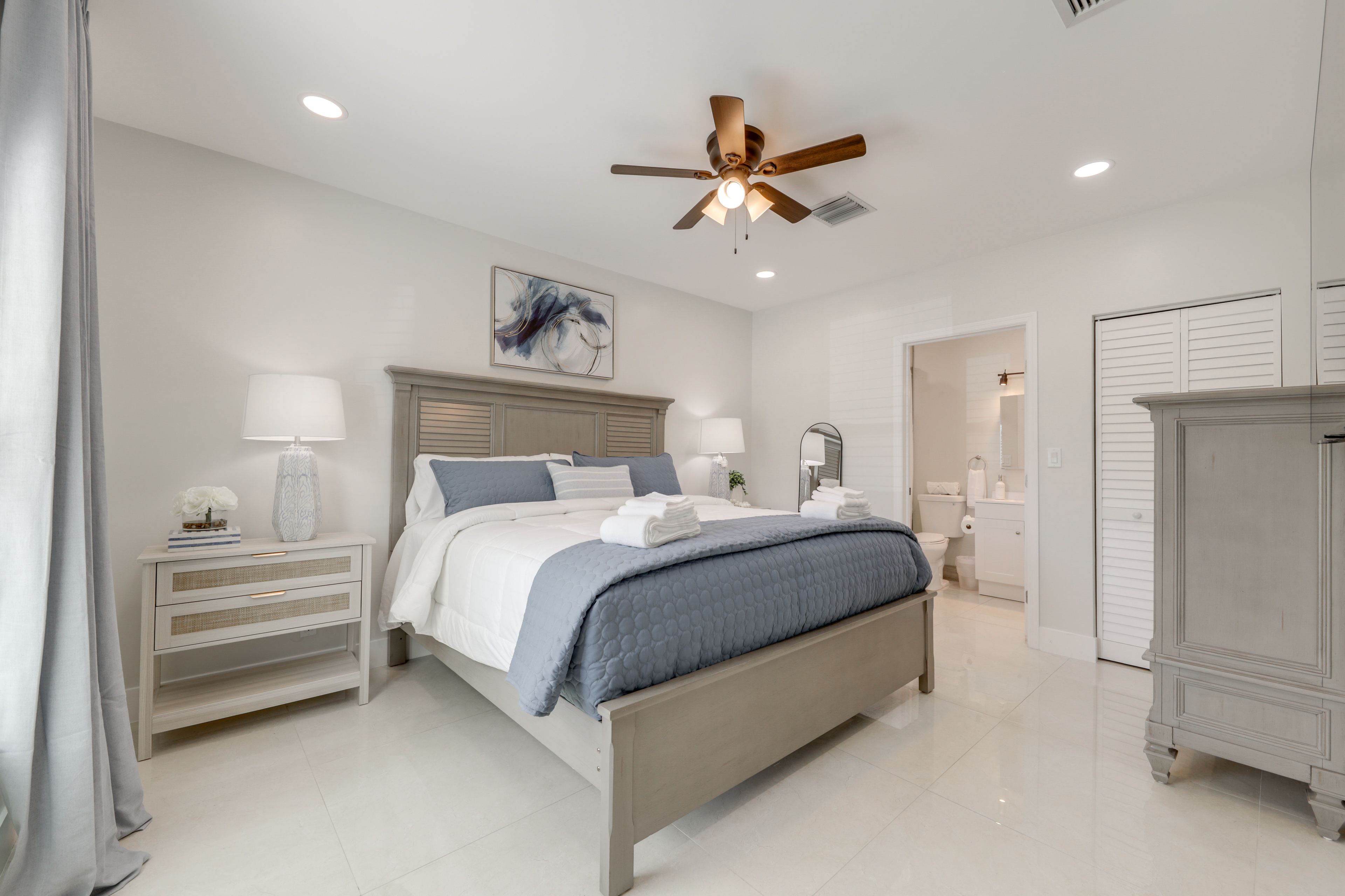 Bedroom 1 | King Bed