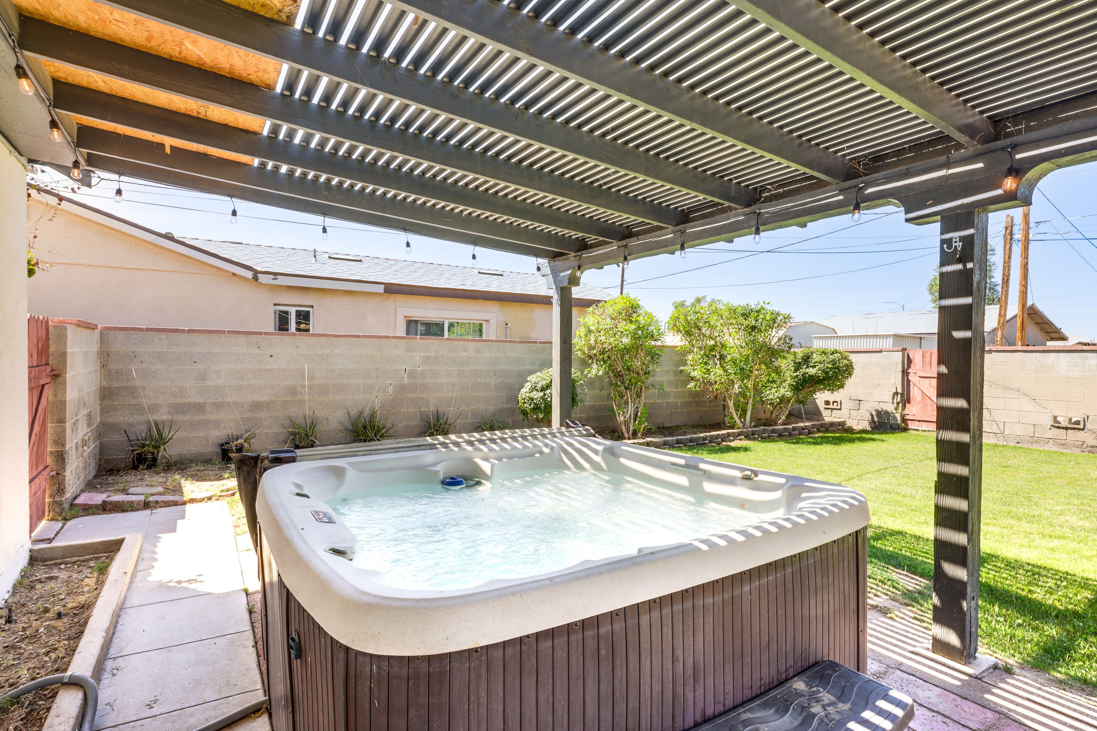 Private Hot Tub | Fenced Backyard