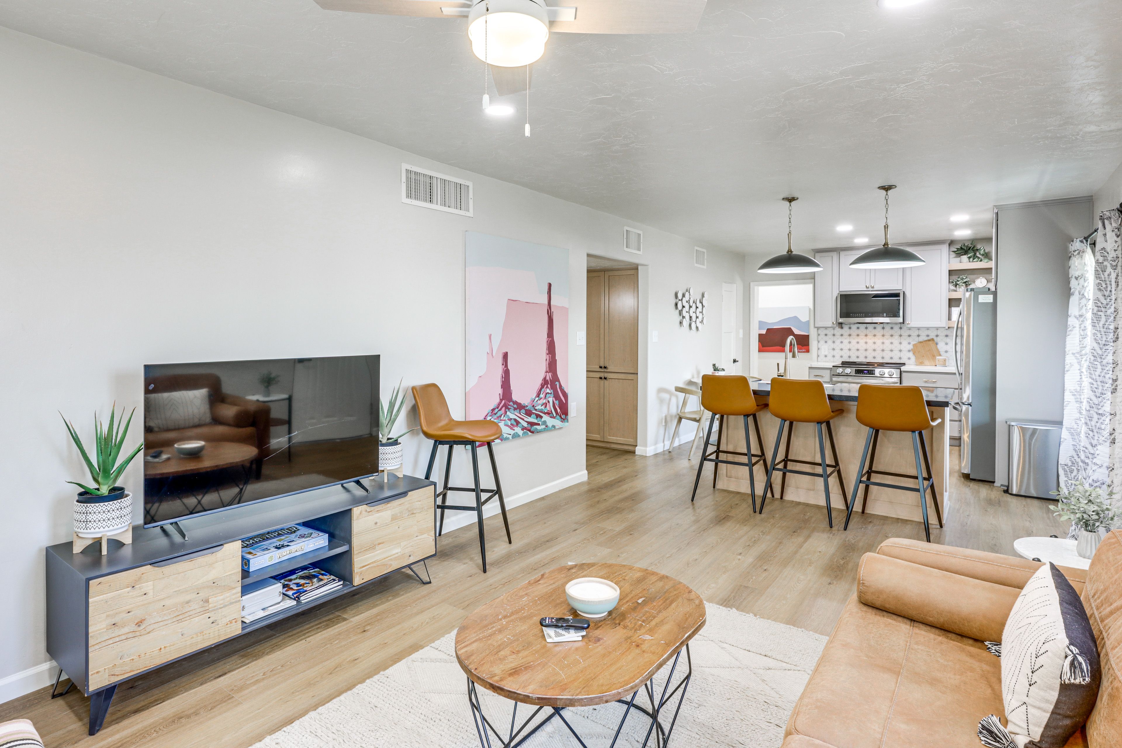 Living Room | Smart TV | Board Games