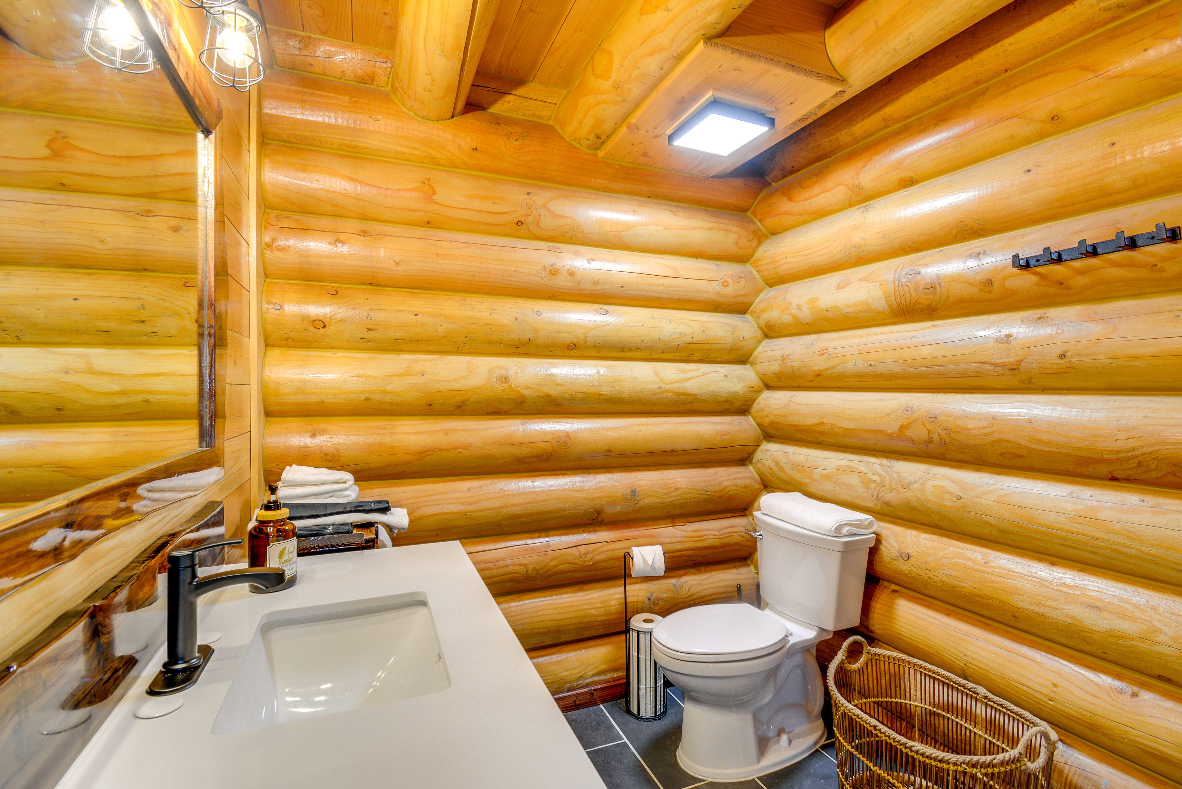 Bathroom | Shower | 1st Floor