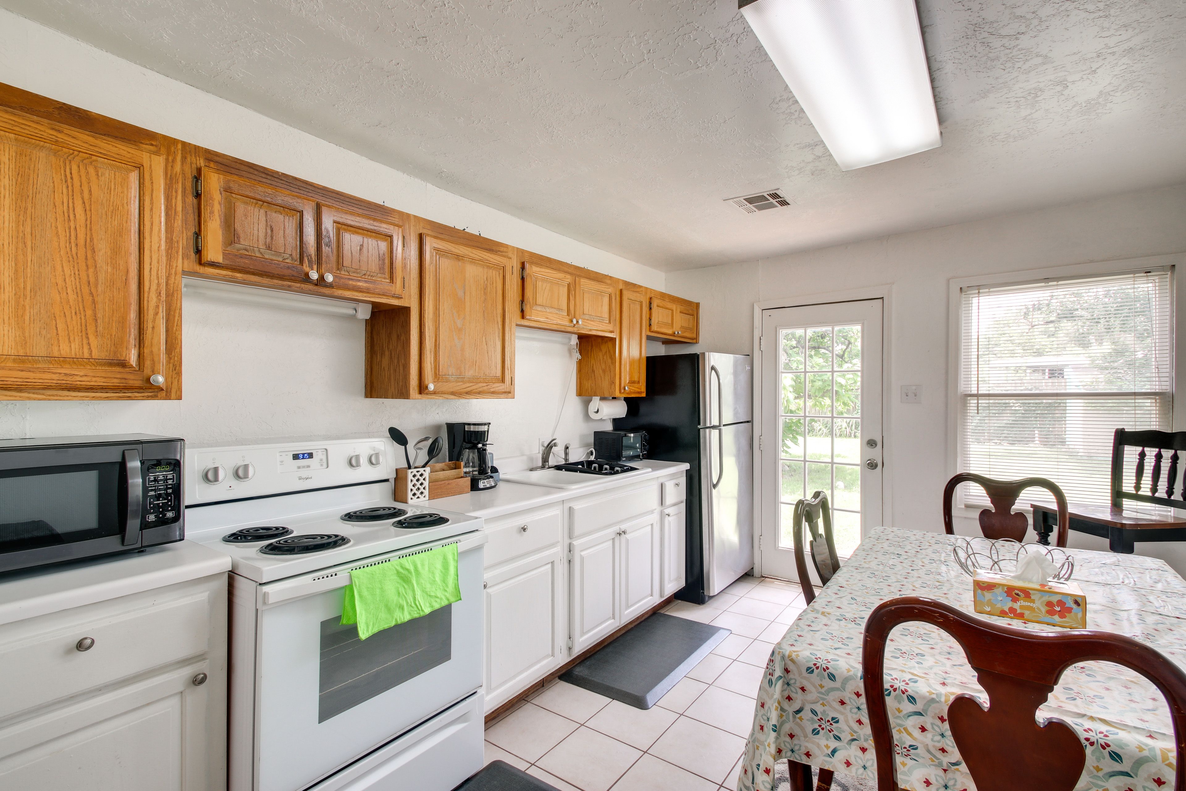 Eat-In Kitchen