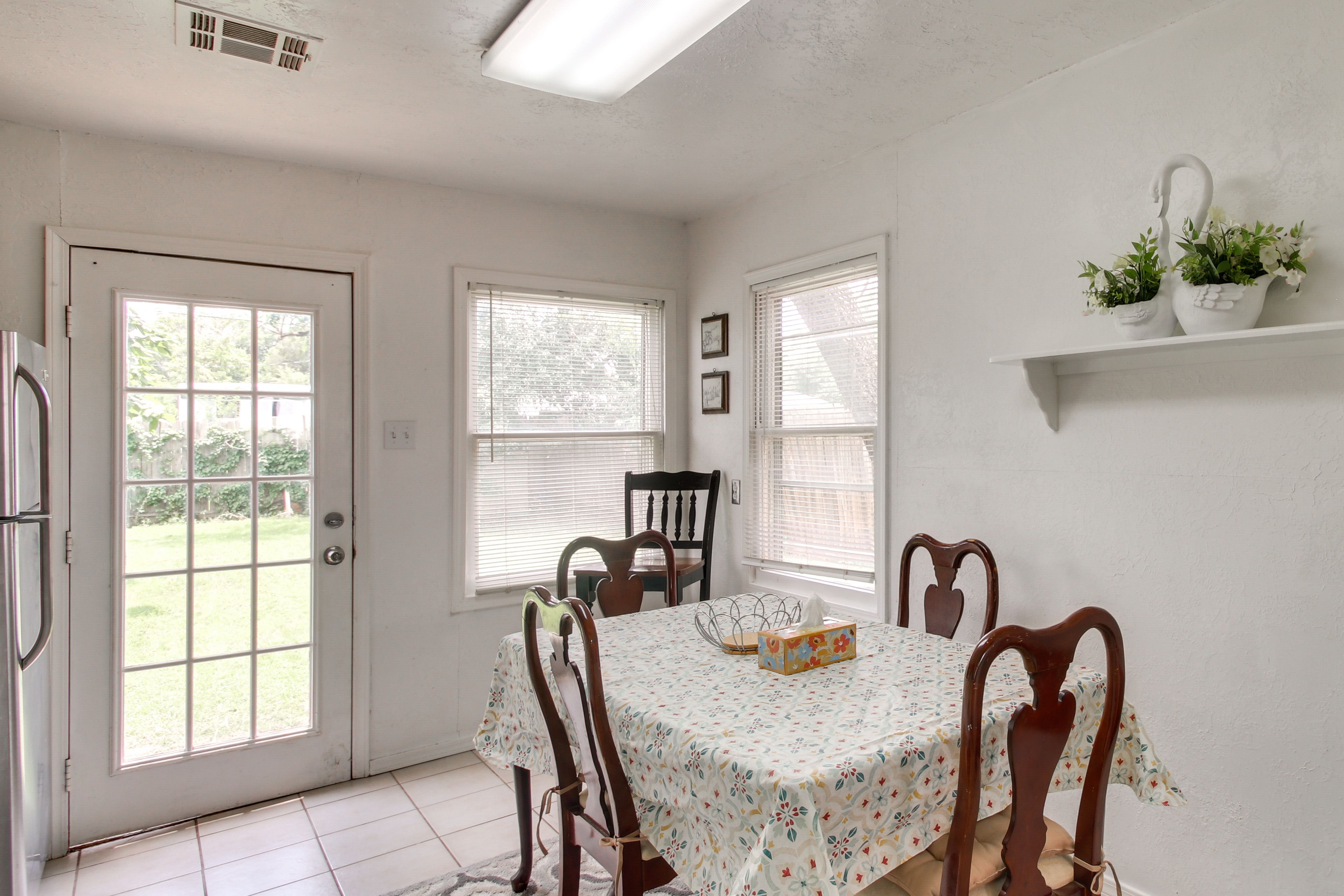 Eat-In Kitchen