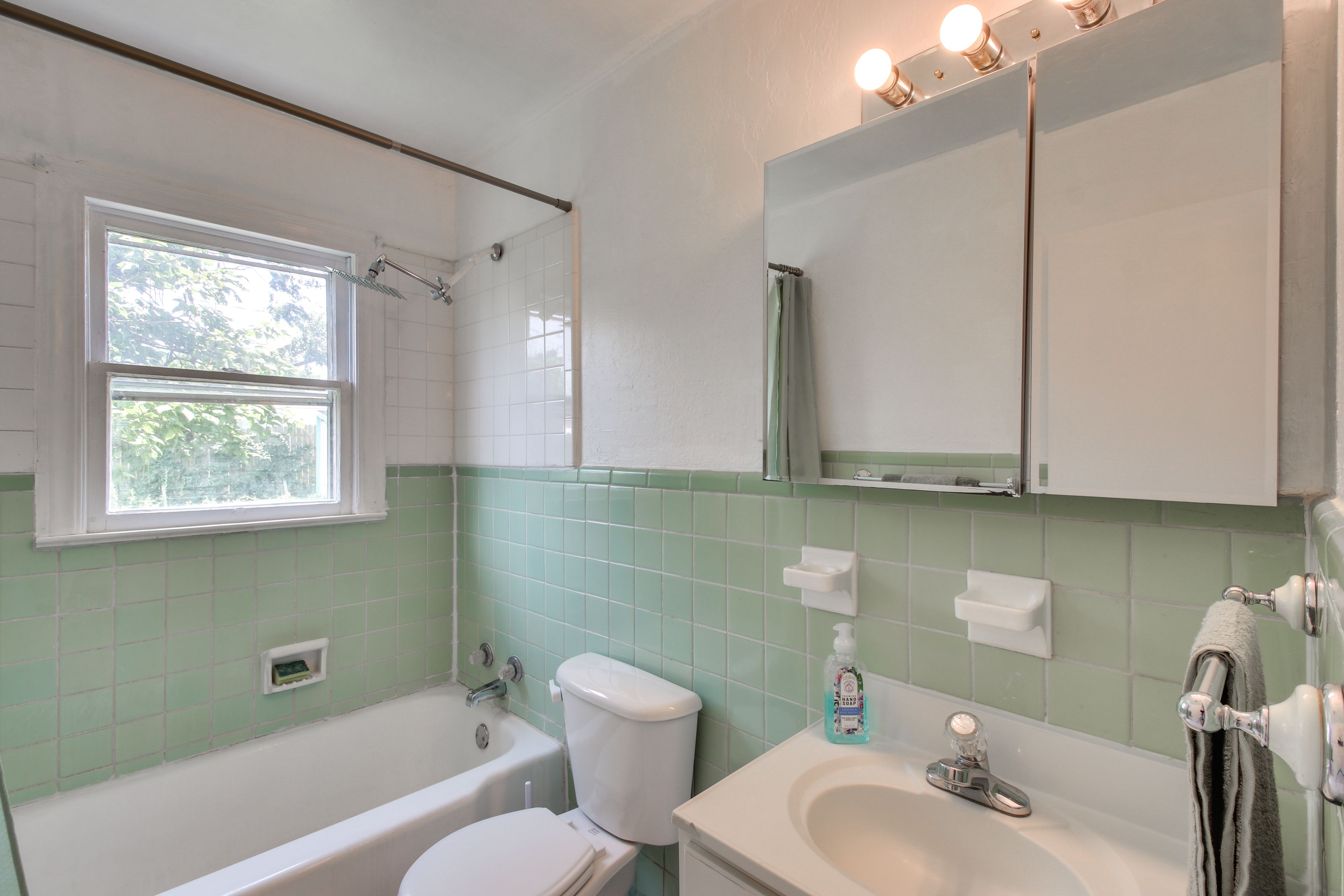 Full Bathroom
