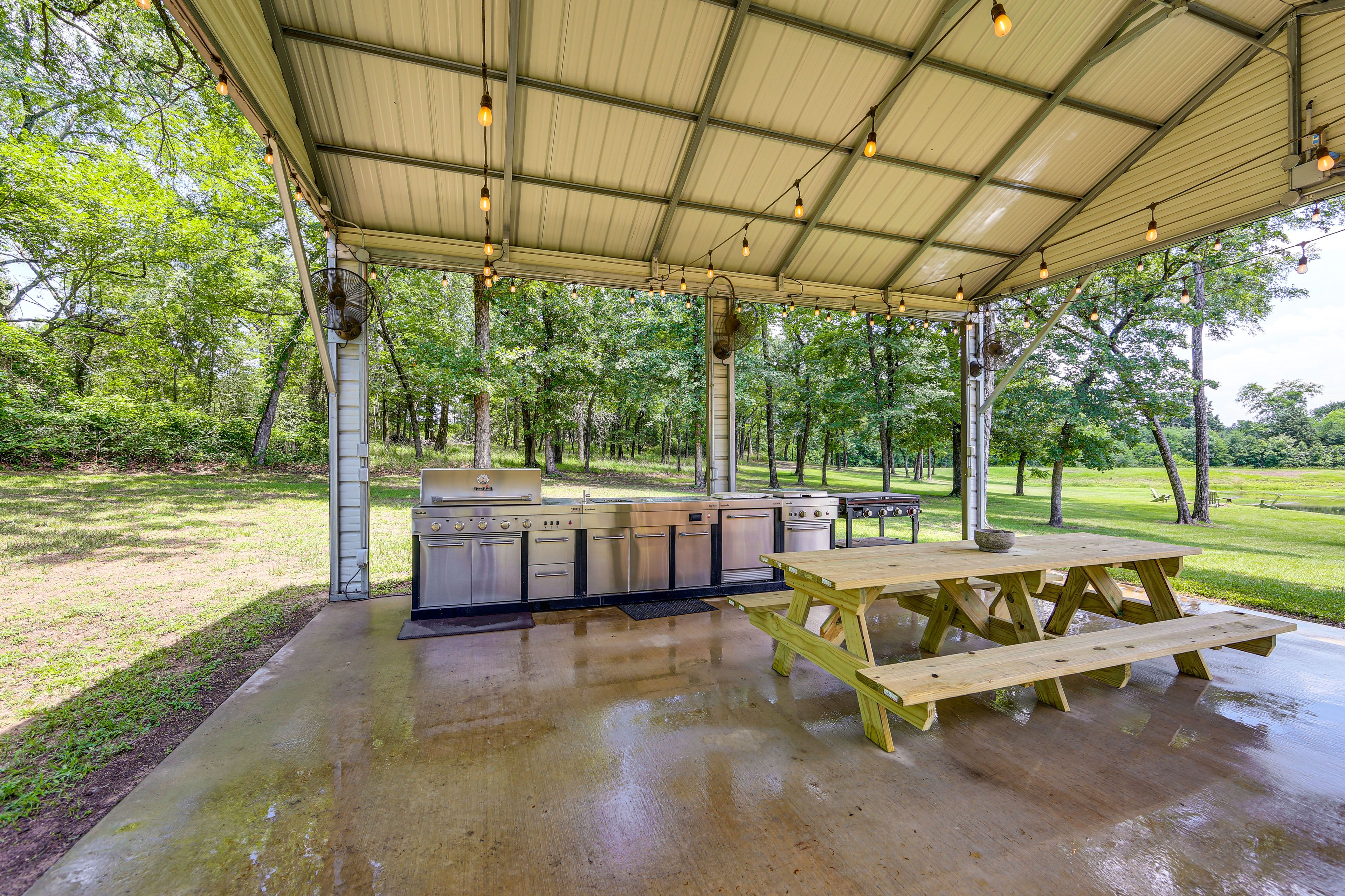 Outdoor Kitchen