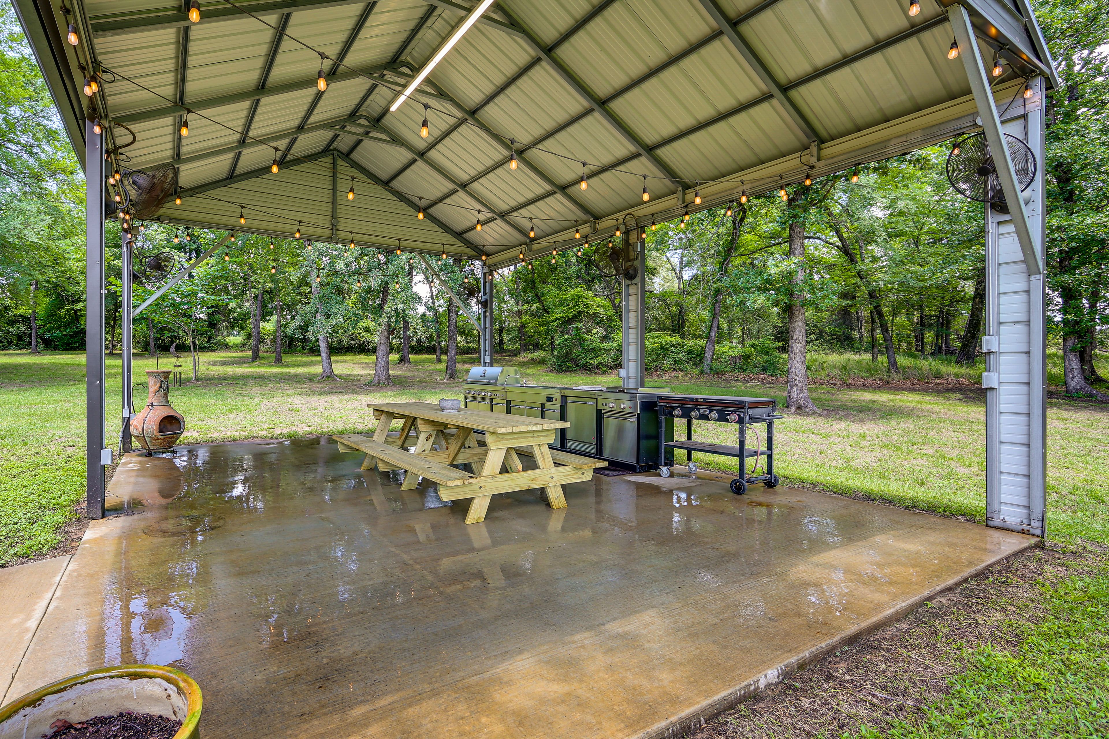 Outdoor Kitchen