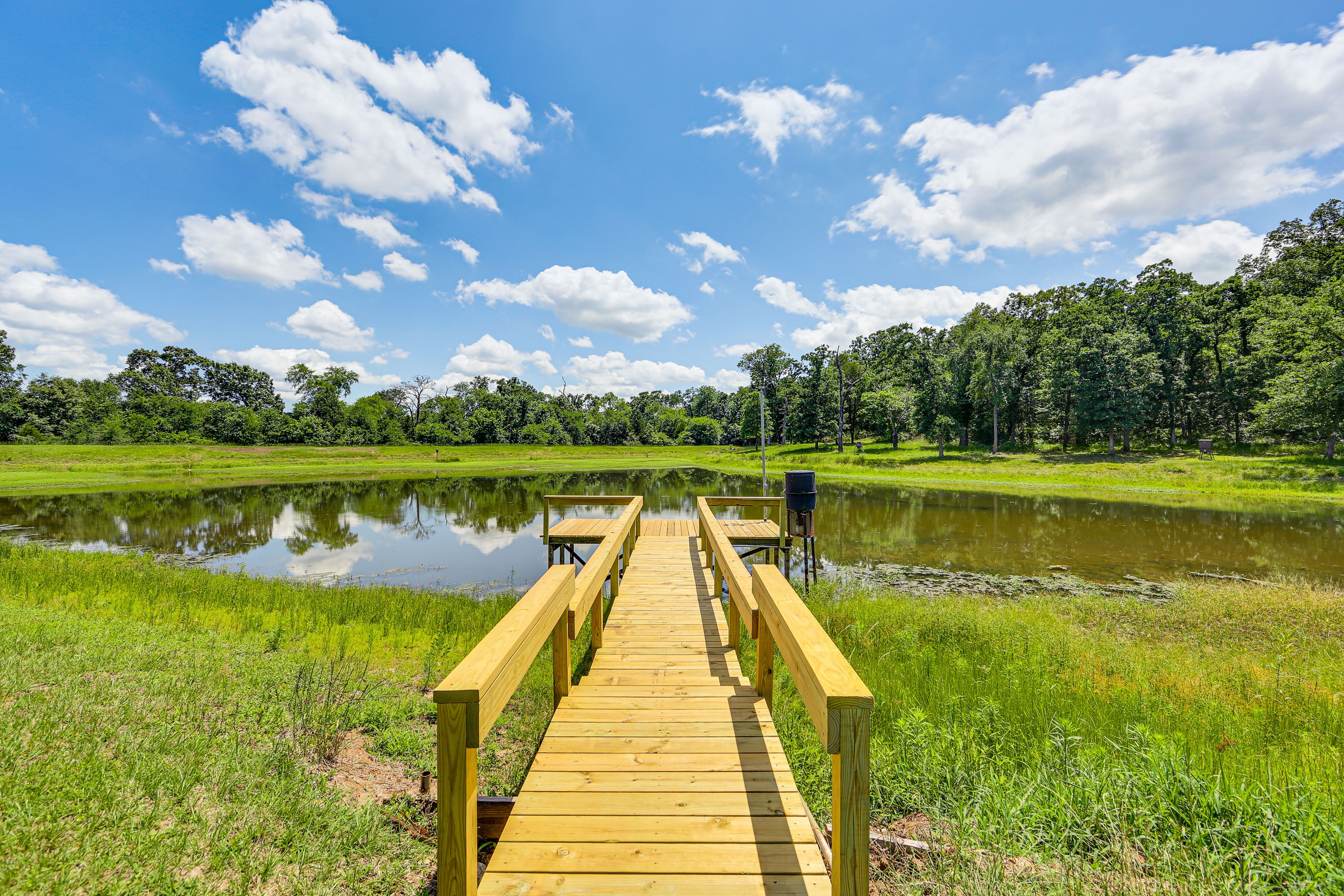 Malakoff Vacation Rental | 2BR | 2BA | 1,000 Sq Ft | Step-Free Access