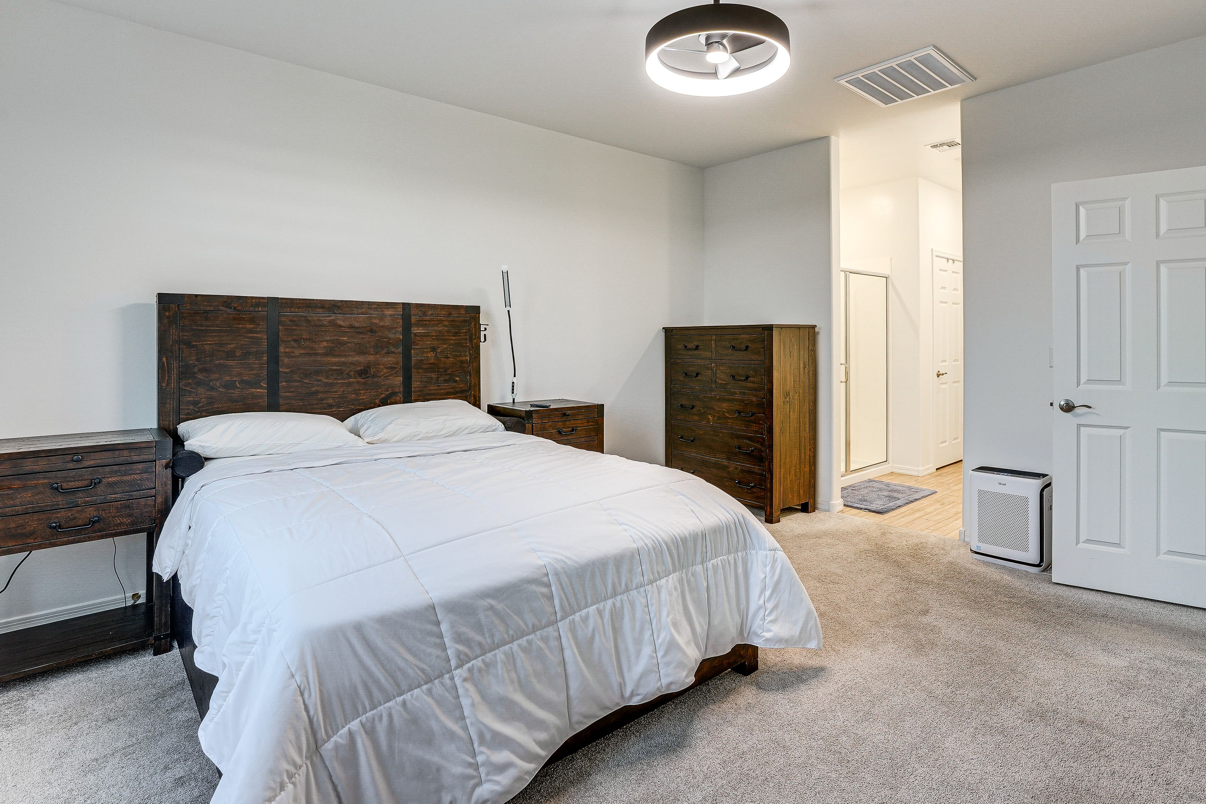 Bedroom 1 | Queen Bed