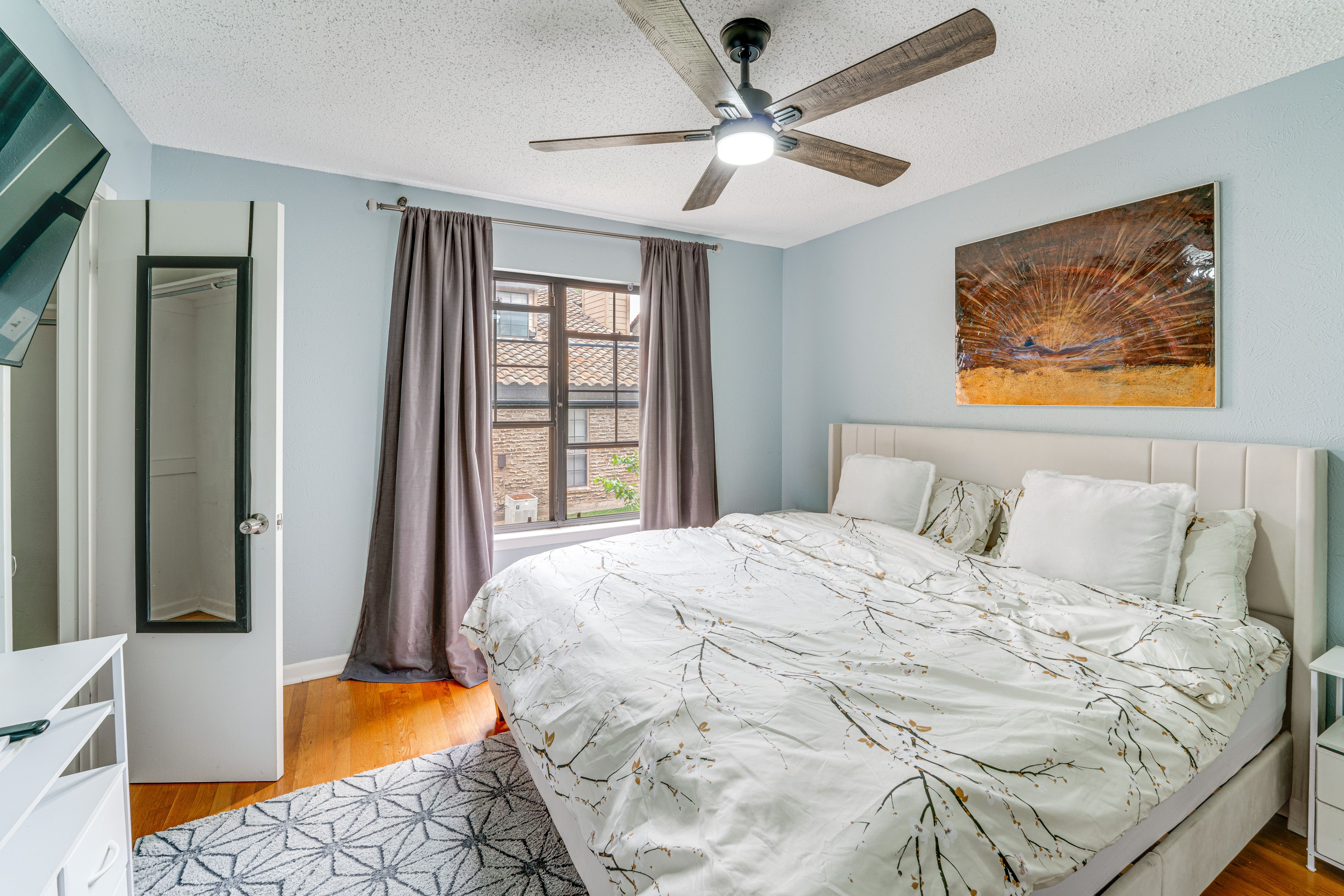 Bedroom 1 | King Bed