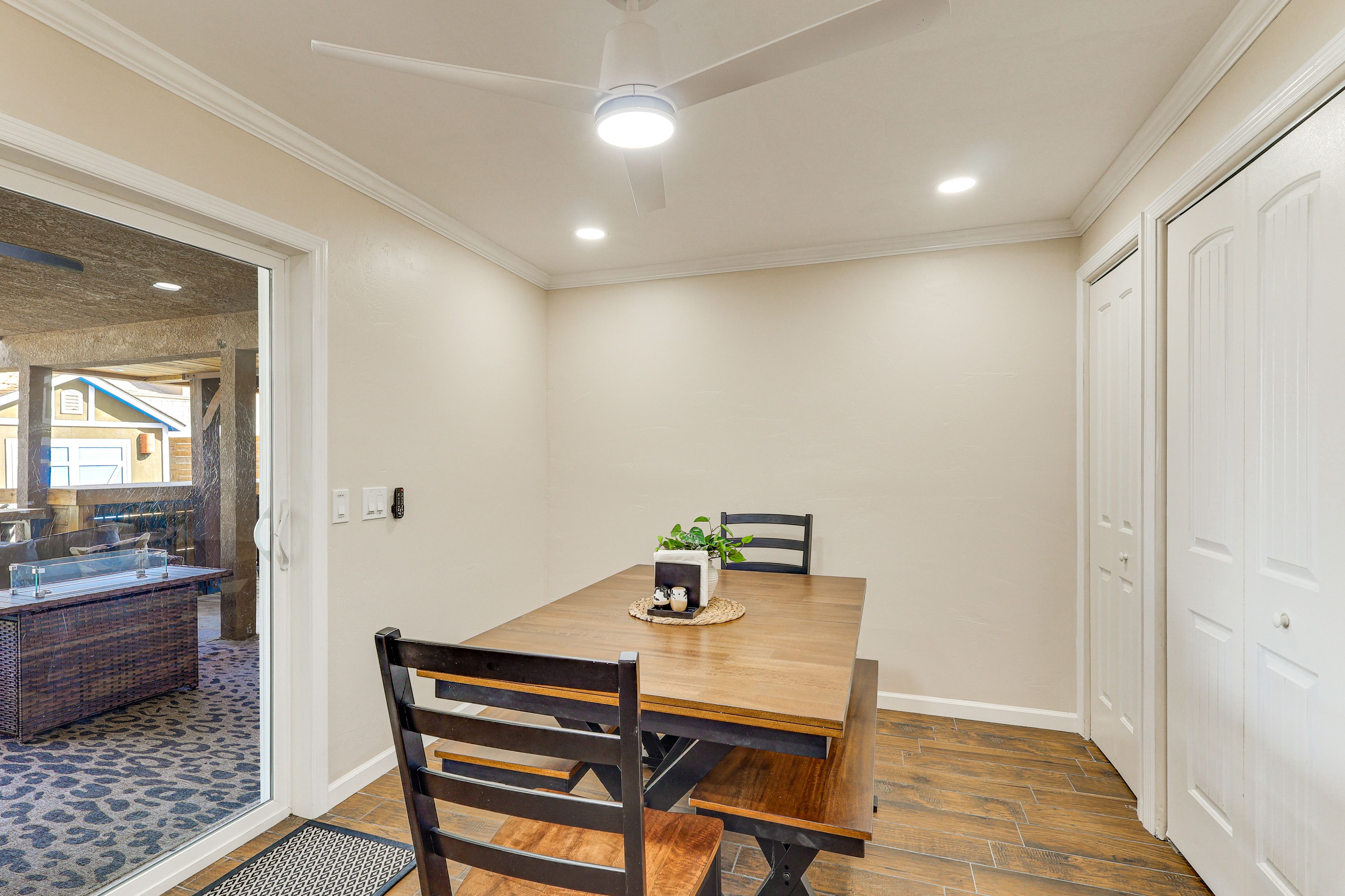 Dining Room | Dishware/Flatware Provided