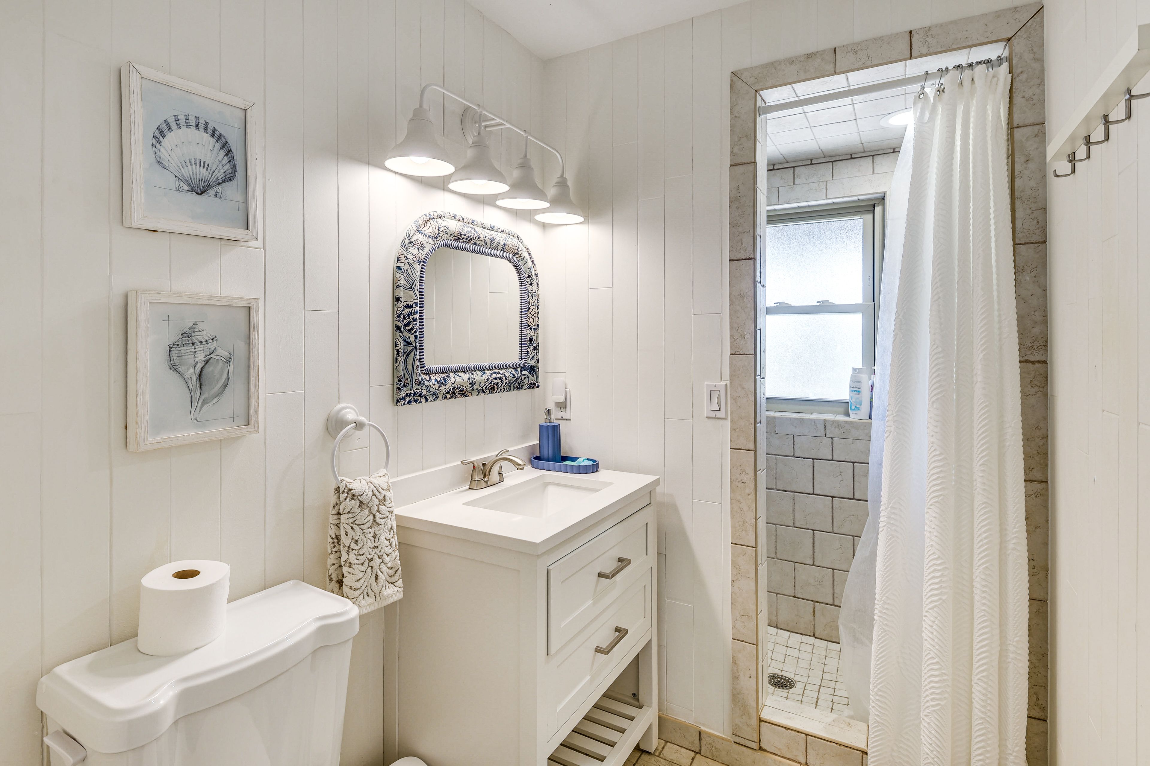 Full Bathroom | 1st Floor