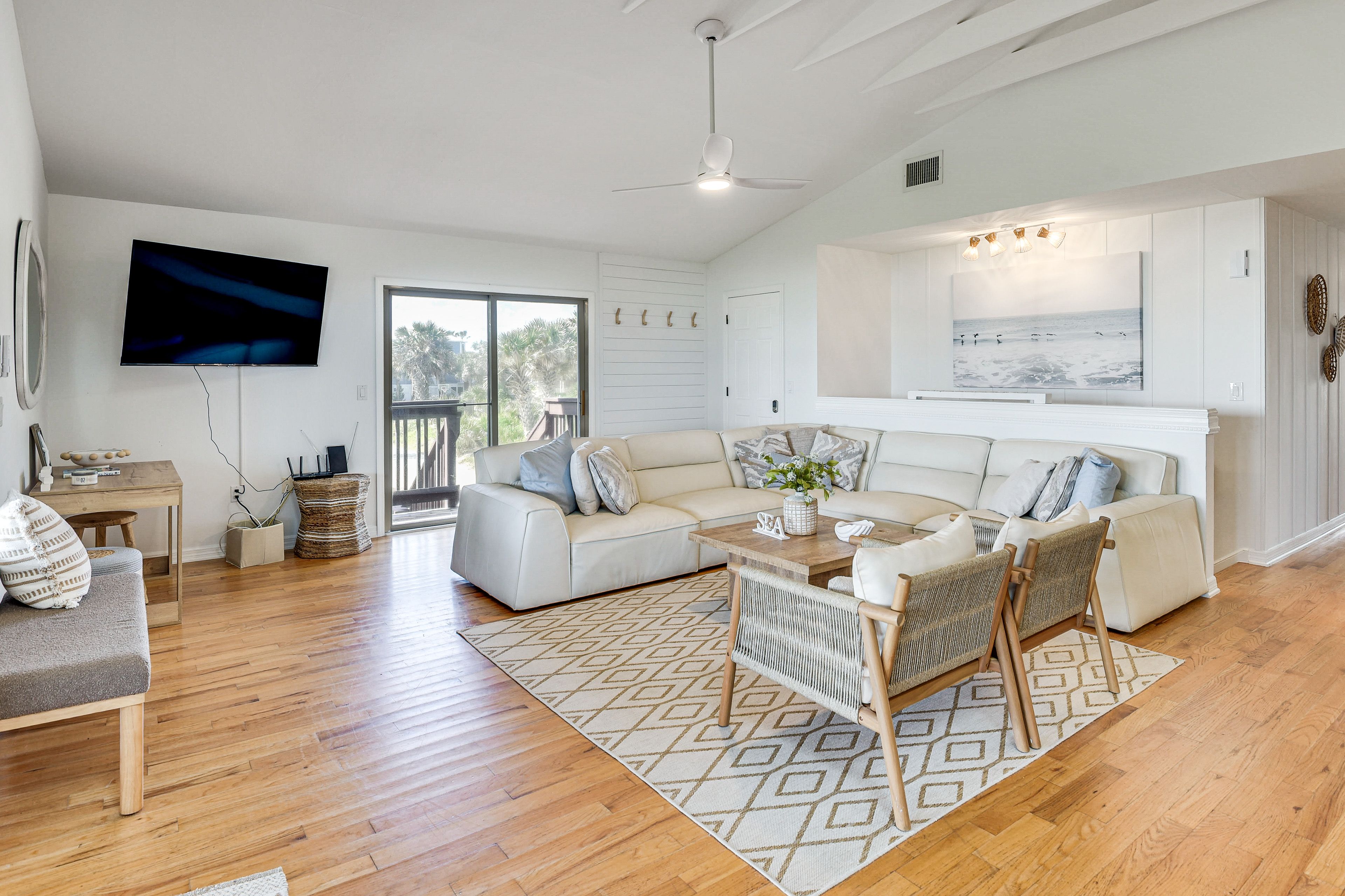 Living Room | Free WiFi | 2nd Floor