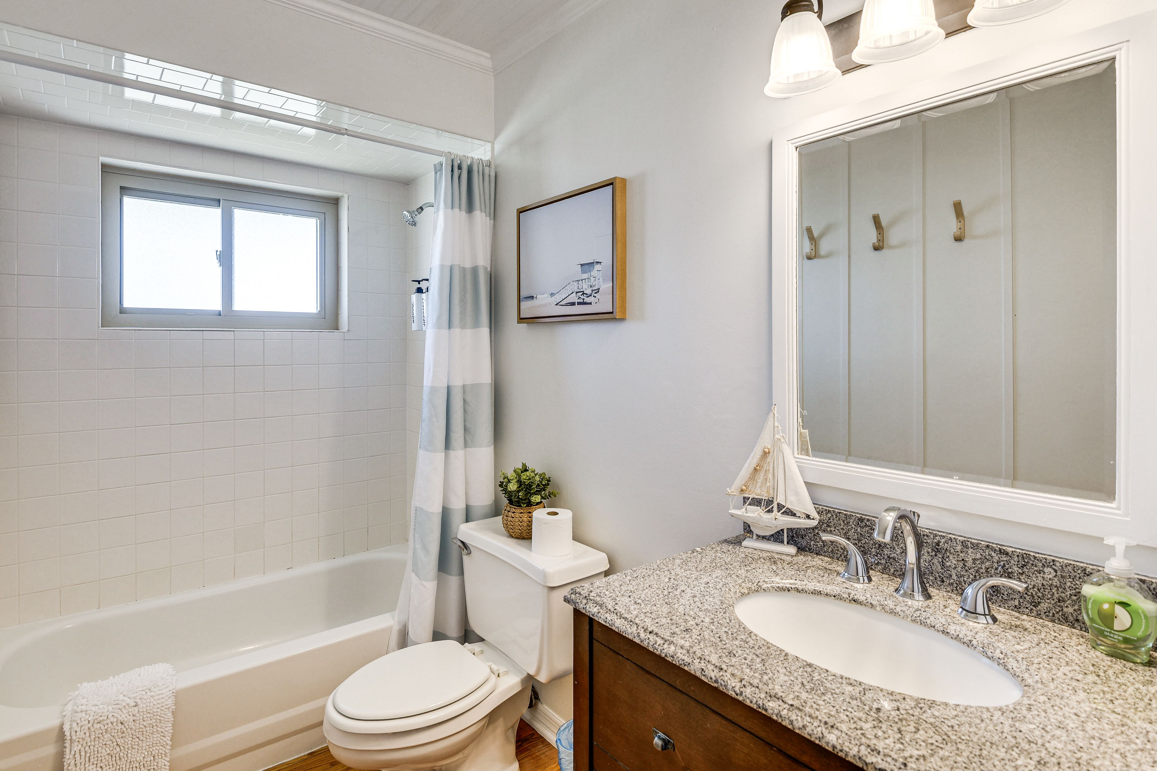 Full Bathroom | 2nd Floor