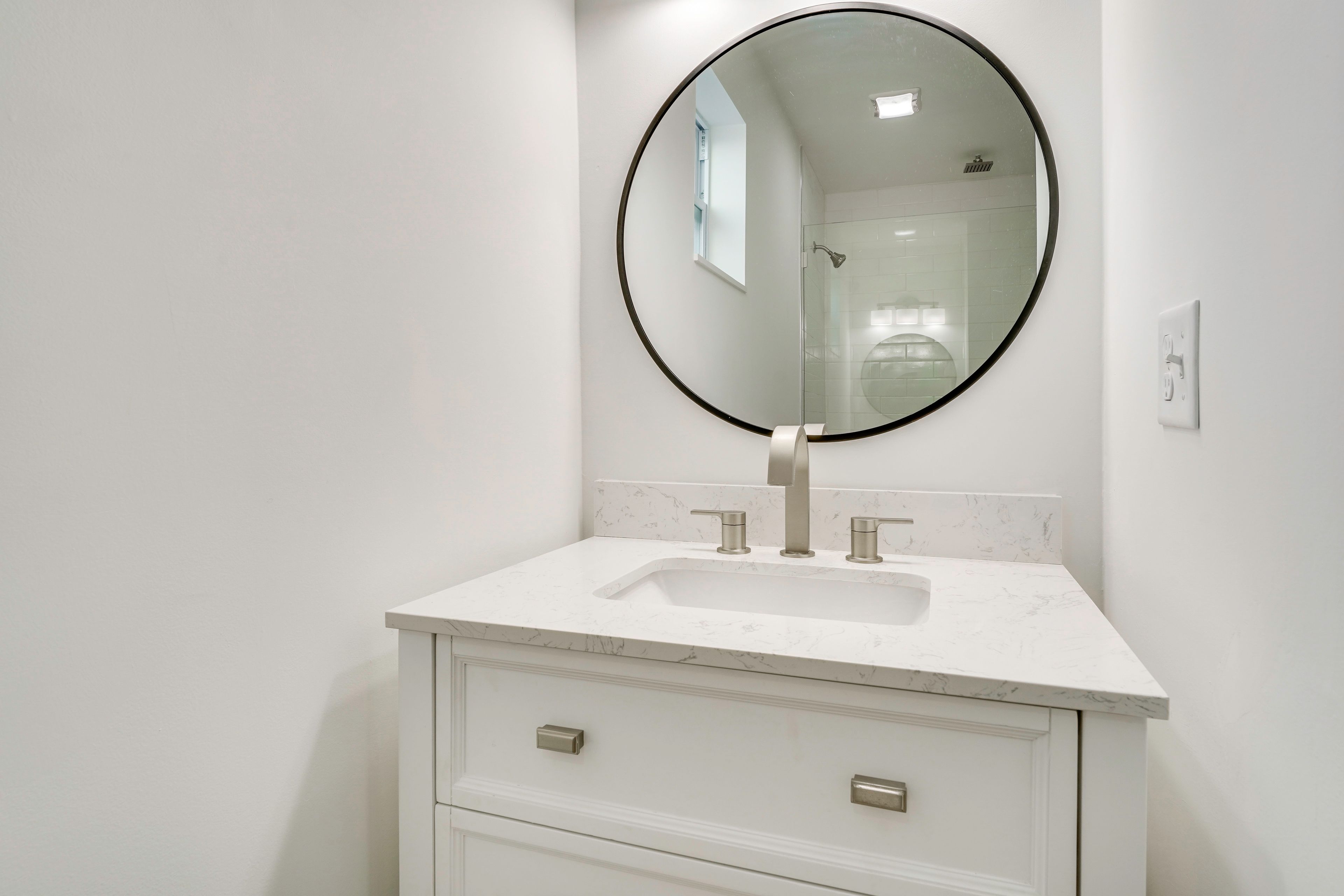 Full Bathroom | 1st Floor