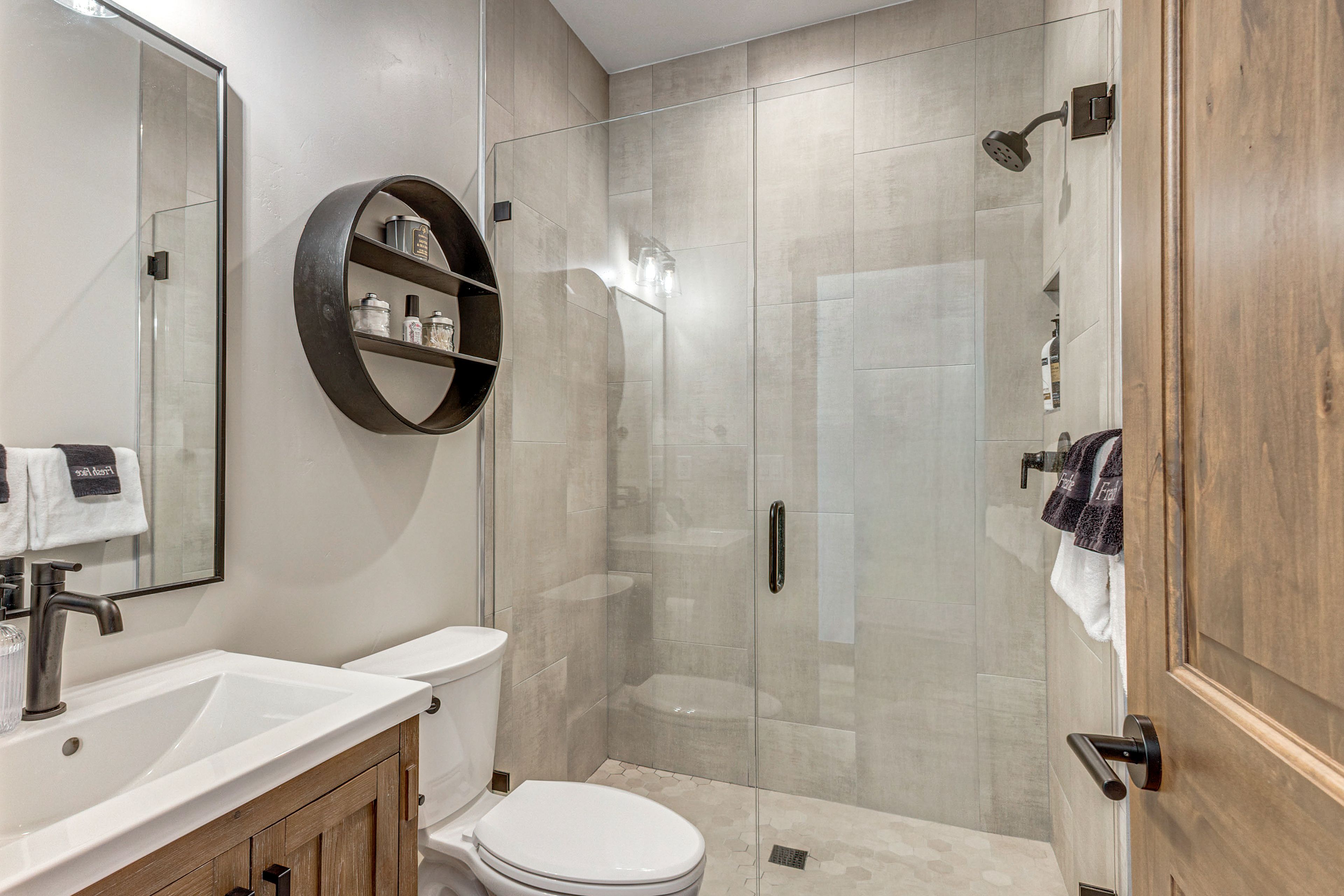 Bathroom | 2nd Floor