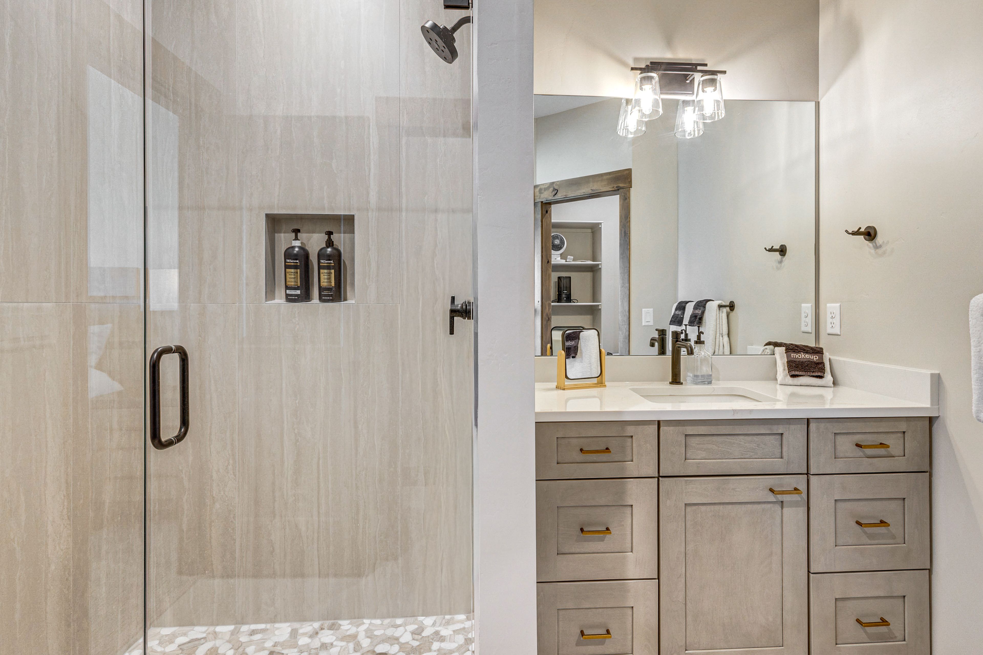 En-Suite Bathroom | 1st Floor