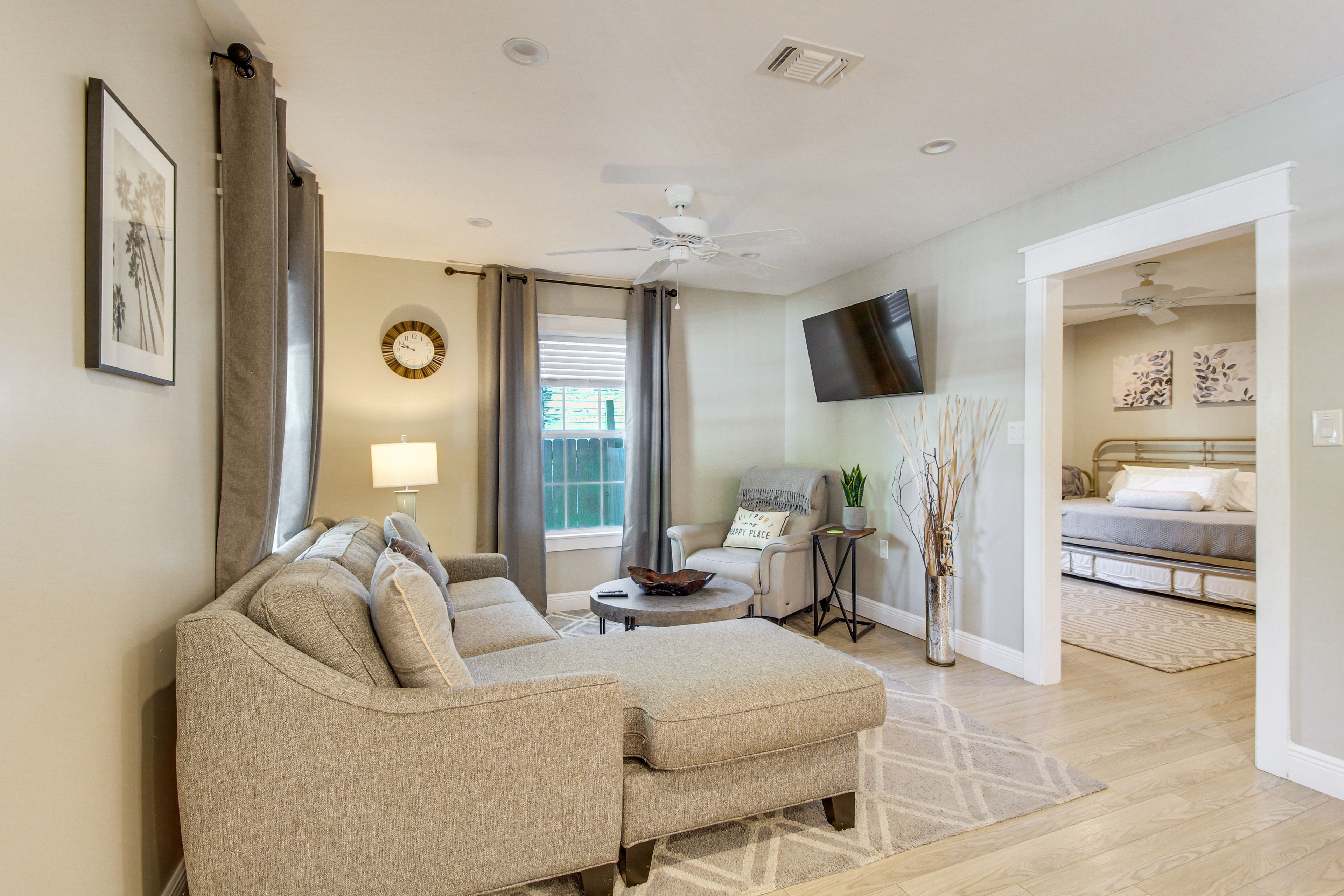 Living Room | Smart TV