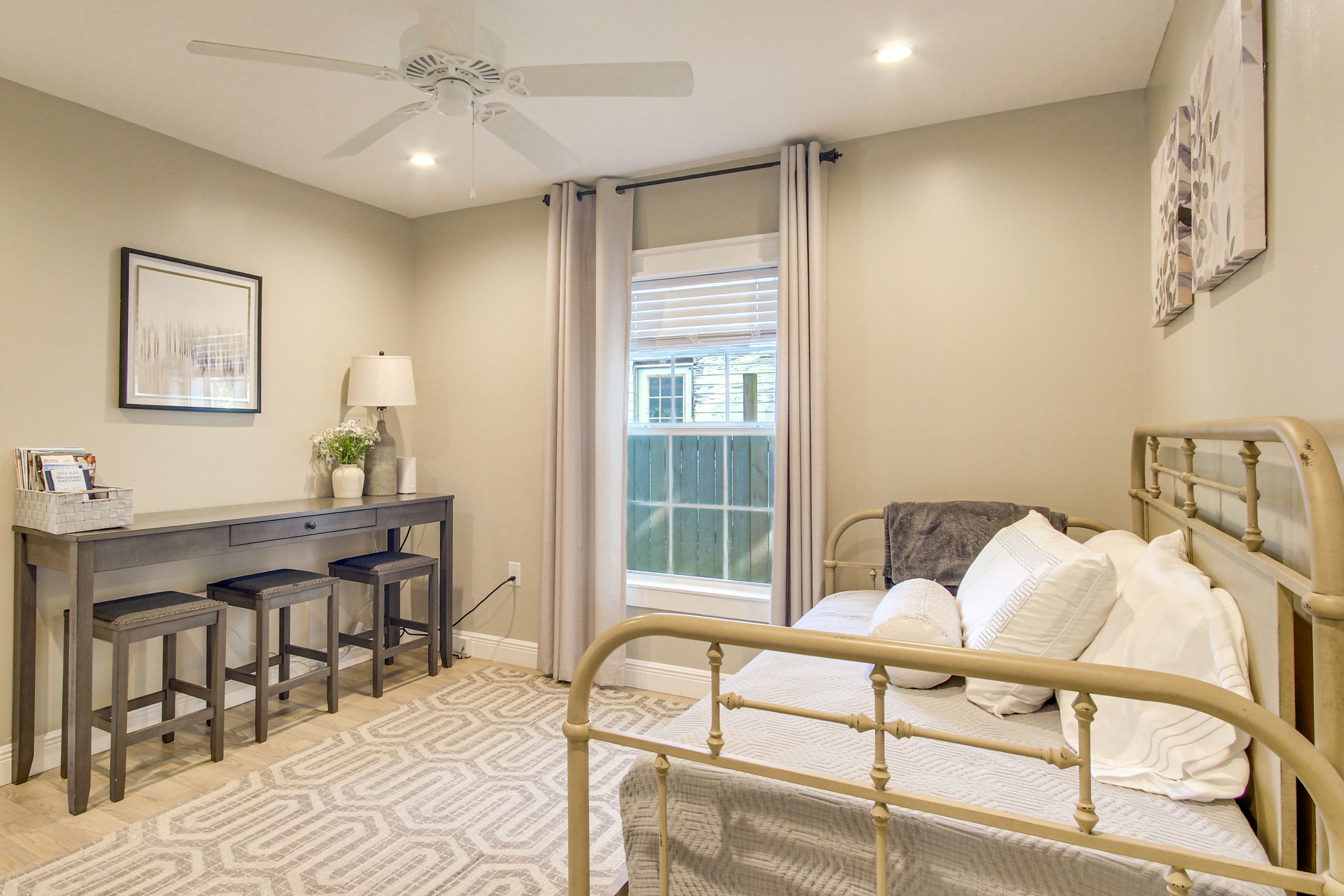 Sleeping Nook | Twin Daybed w/ Twin Trundle