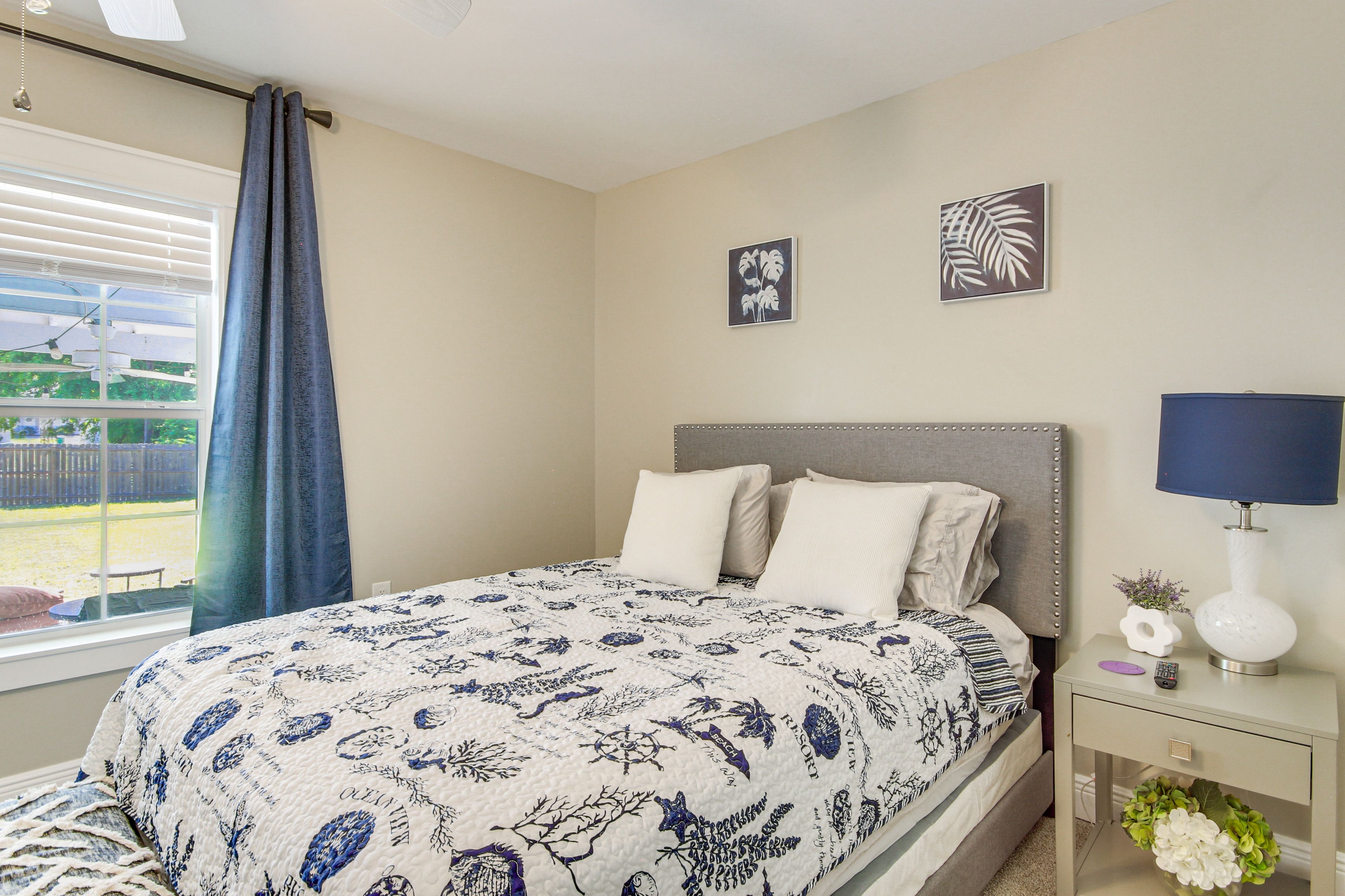 Bedroom 2 | Queen Bed | Smart TV