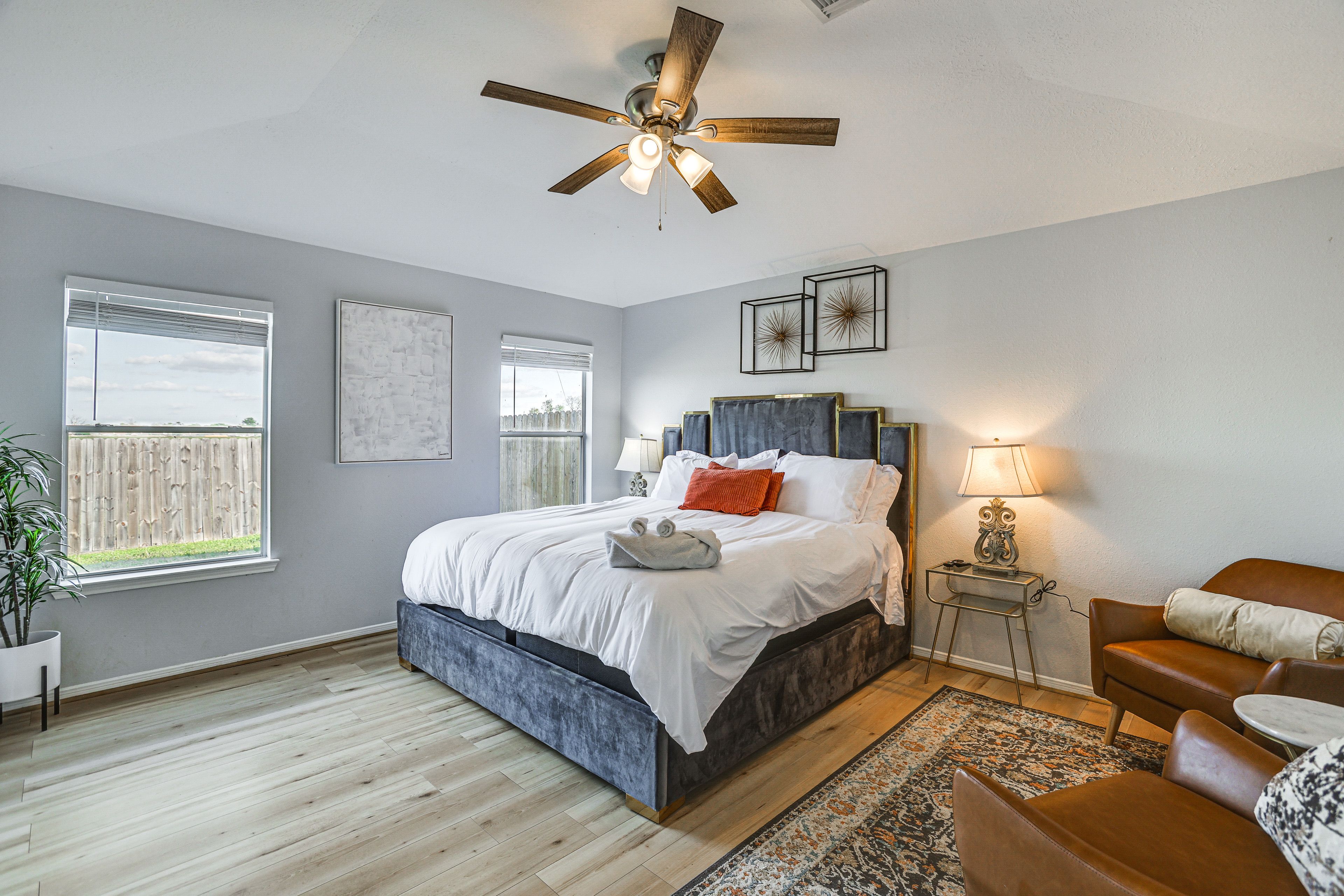 Bedroom 1 | King Bed