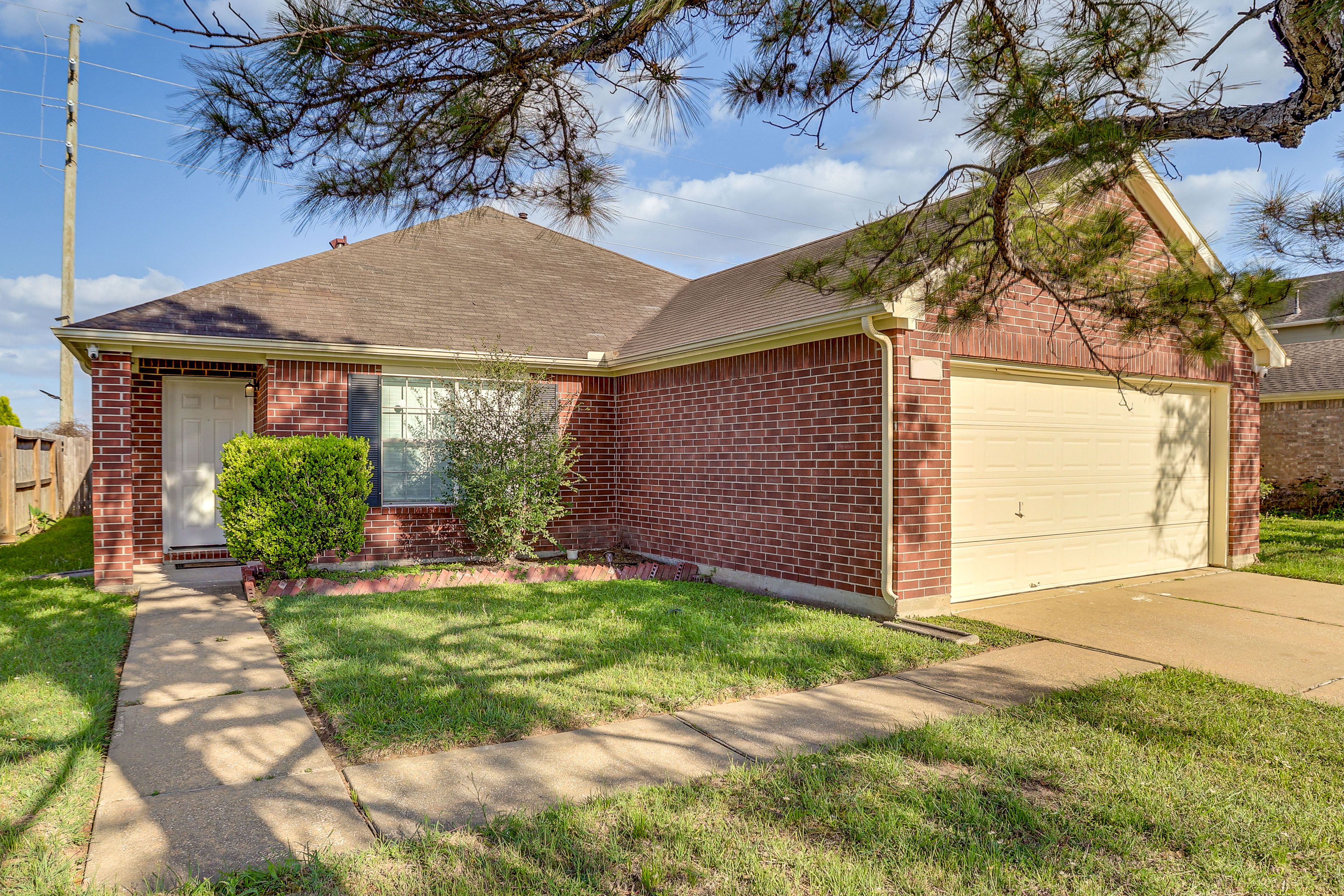 Parking | Garage (2 Vehicles) | Driveway (2 Vehicles)