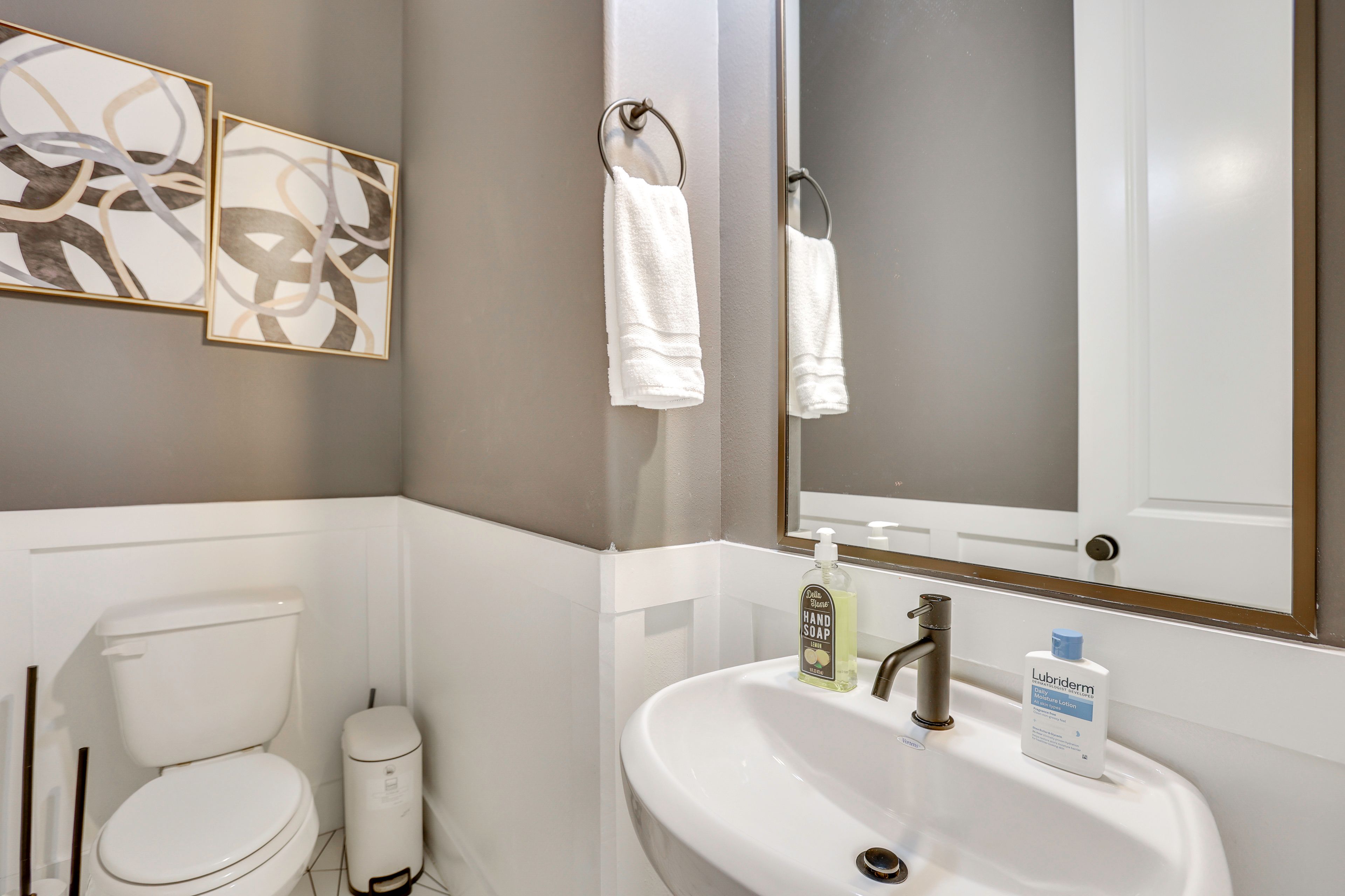 Half Bathroom | 1st Floor