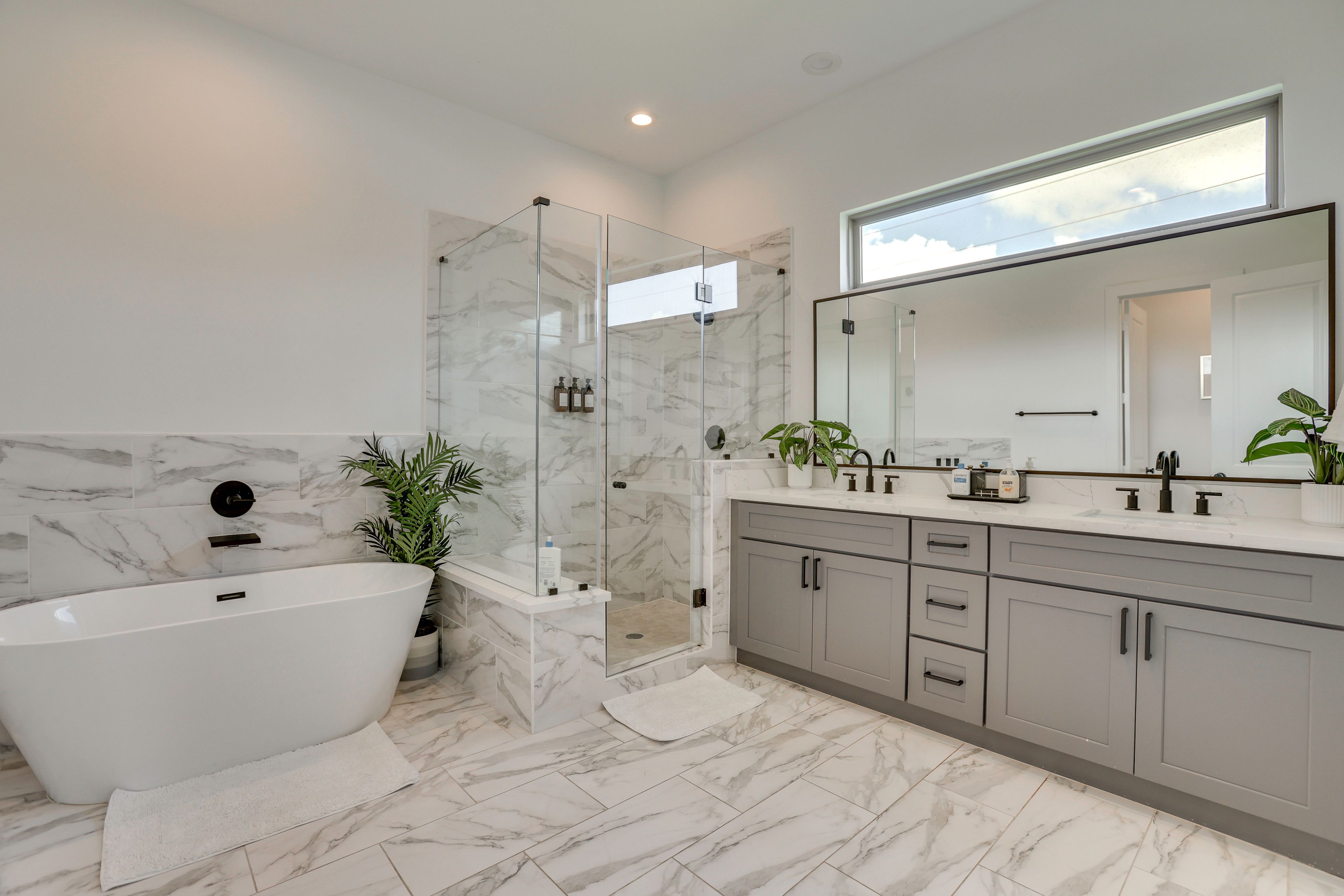 Full Bathroom | 2nd Floor