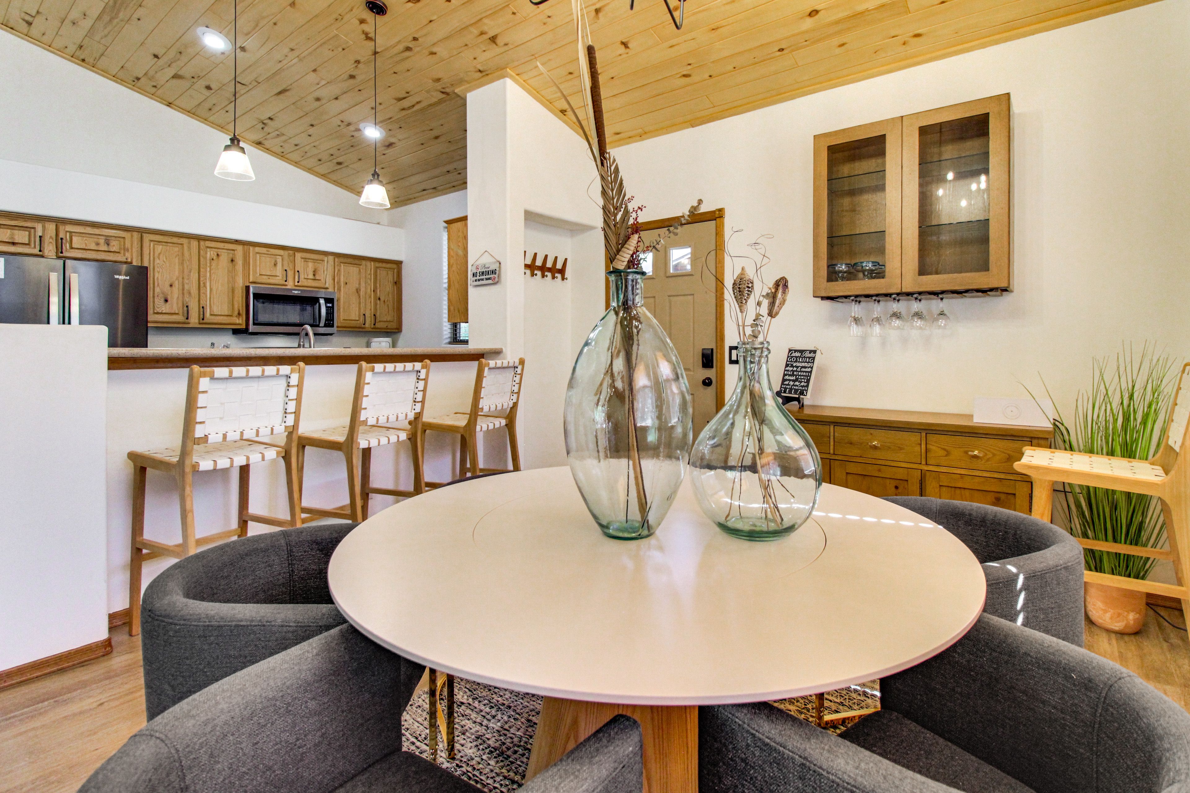 Property Interior | Single-Story Cabin