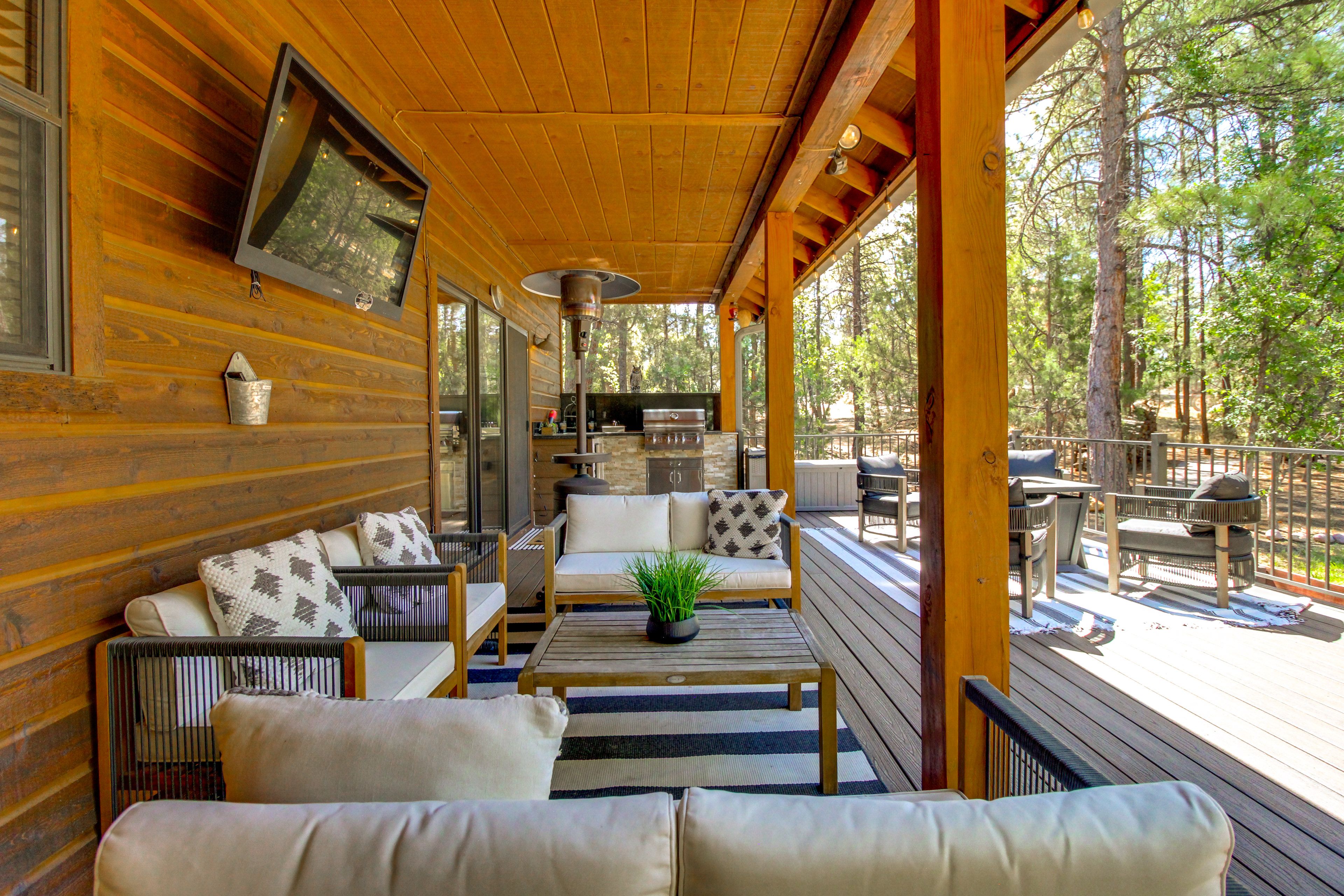 Show Low Vacation Rental | 3BR | 2BA | 1,400 Sq Ft