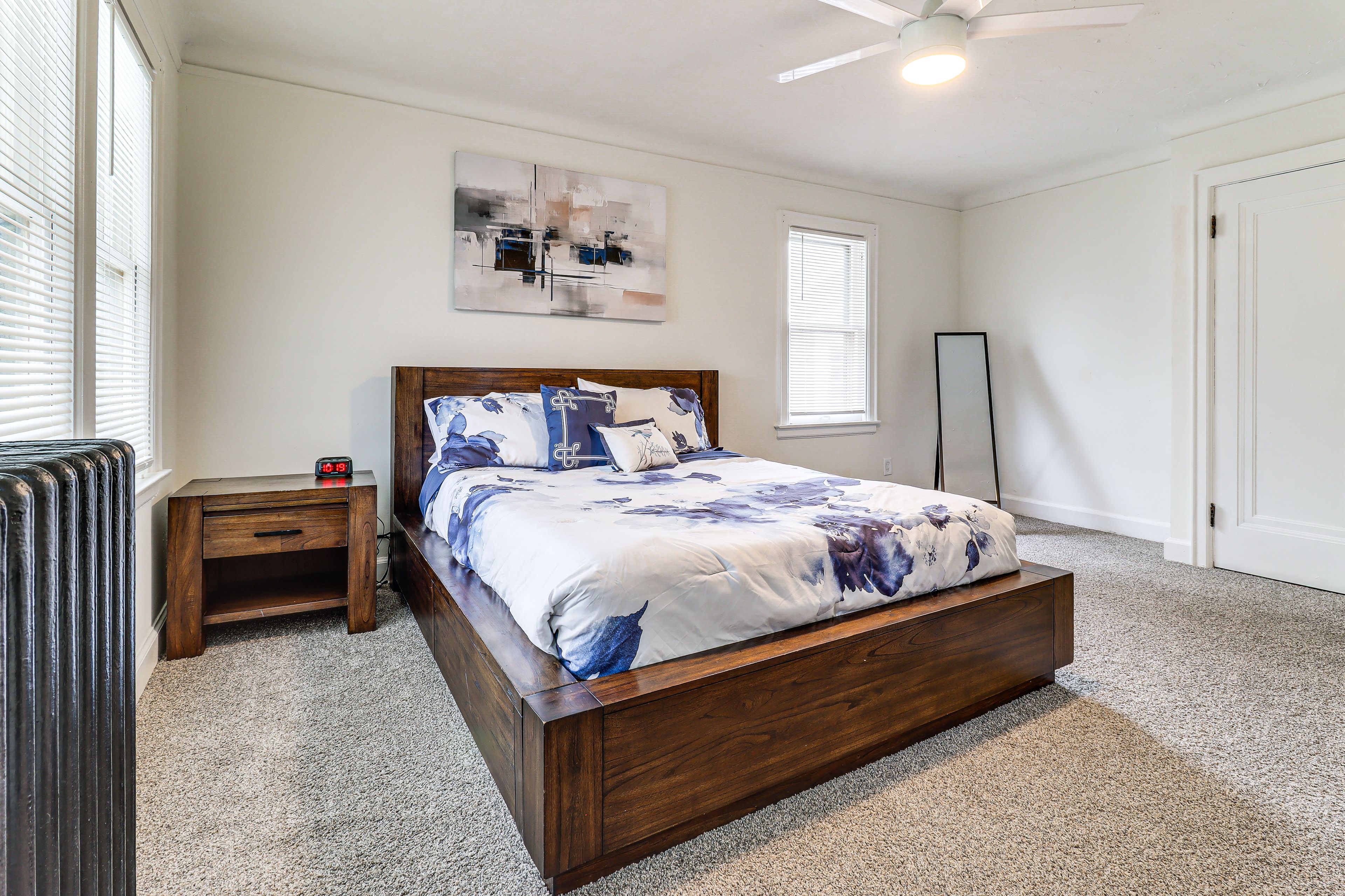 Bedroom 1 | Queen Bed