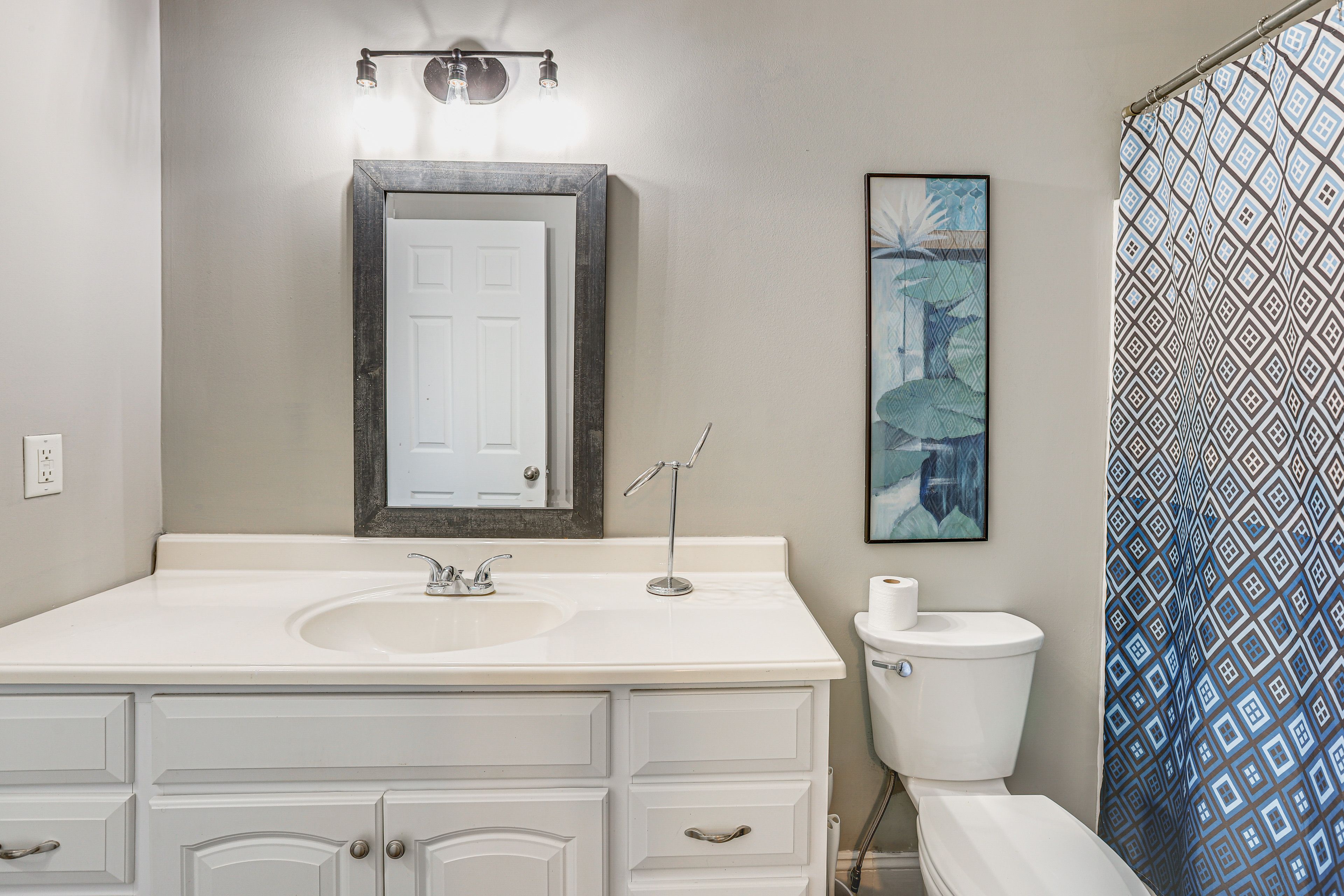 Full Bathroom