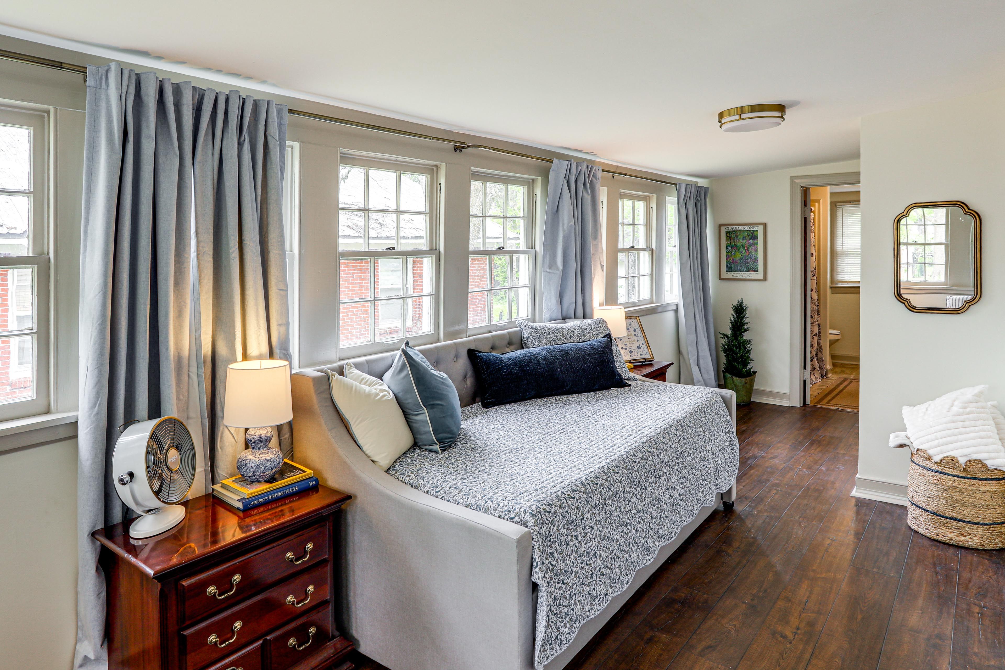 Bedroom 3 | Twin Daybed w/ Twin Trundle