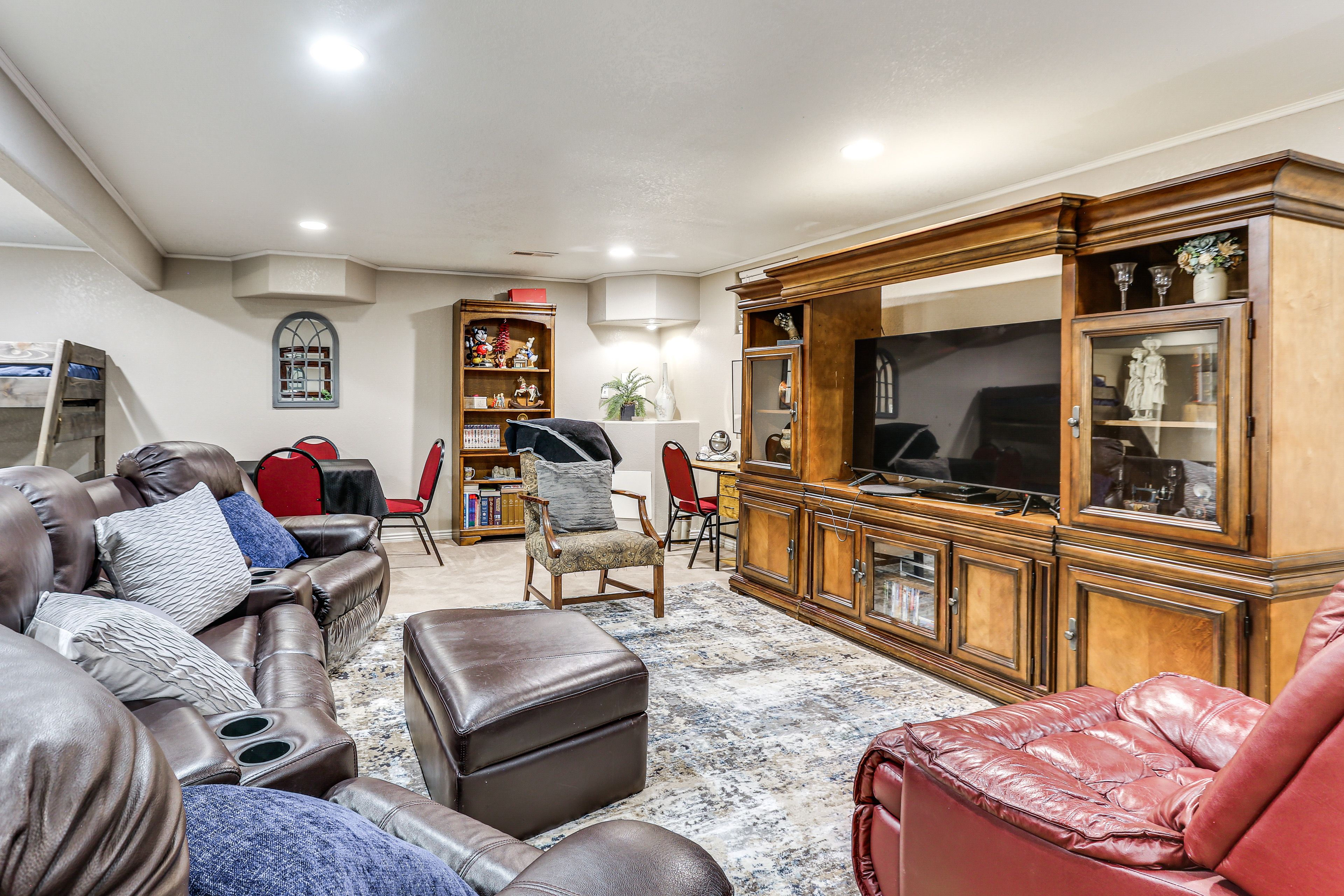 Living Room | Queen Bed | Twin/Full Bunk Bed | Single-Story Unit