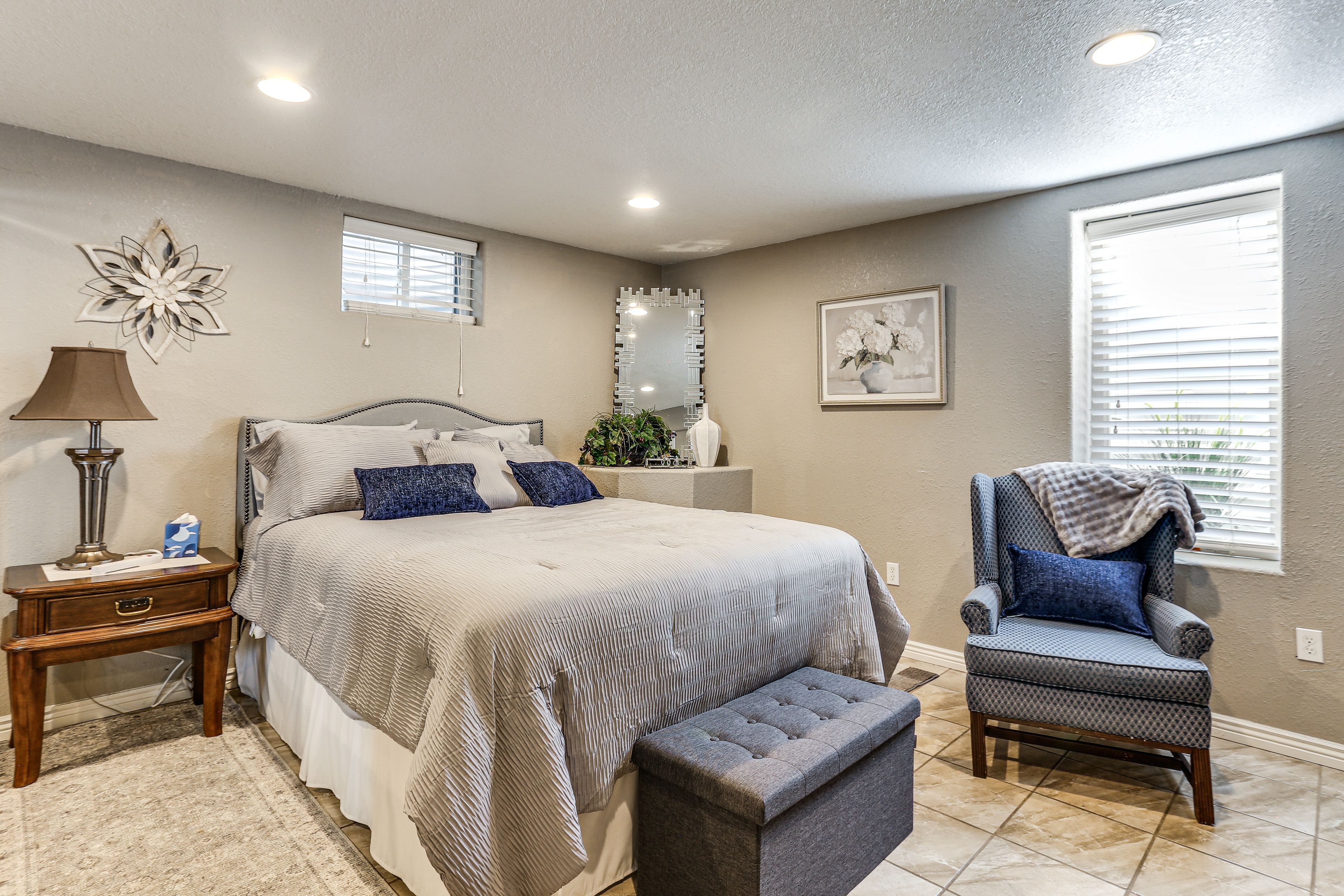 Bedroom | Queen Bed