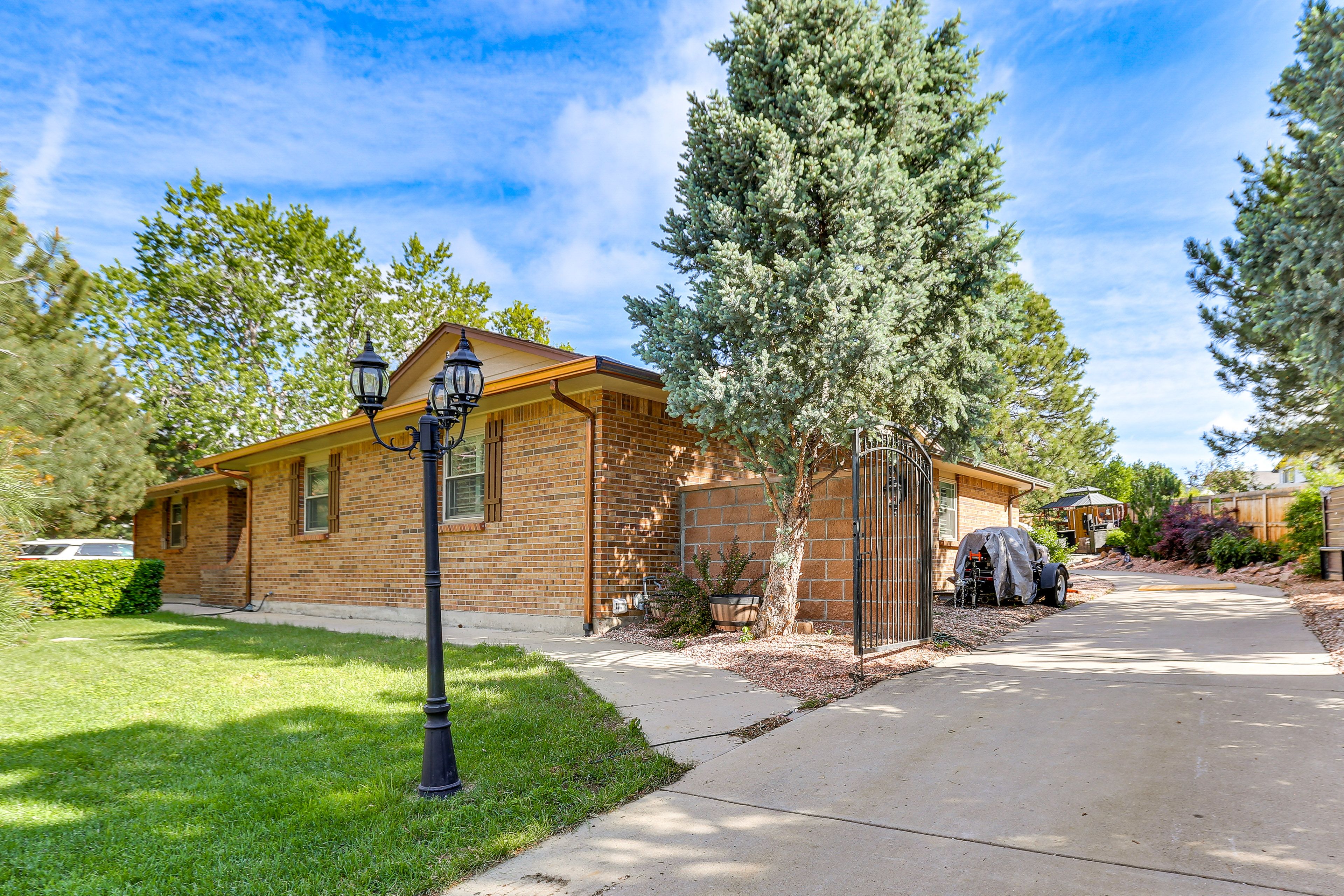 Unit Access | Driveway Parking (5 Vehicles)