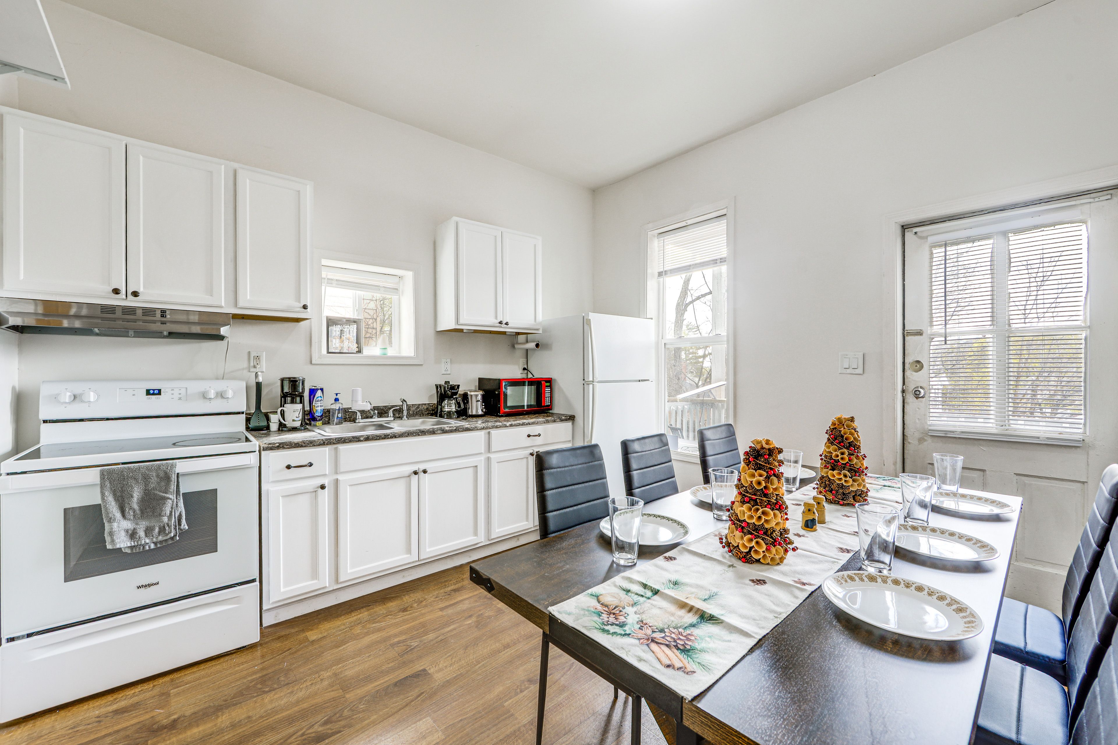 Kitchen & Dining Area