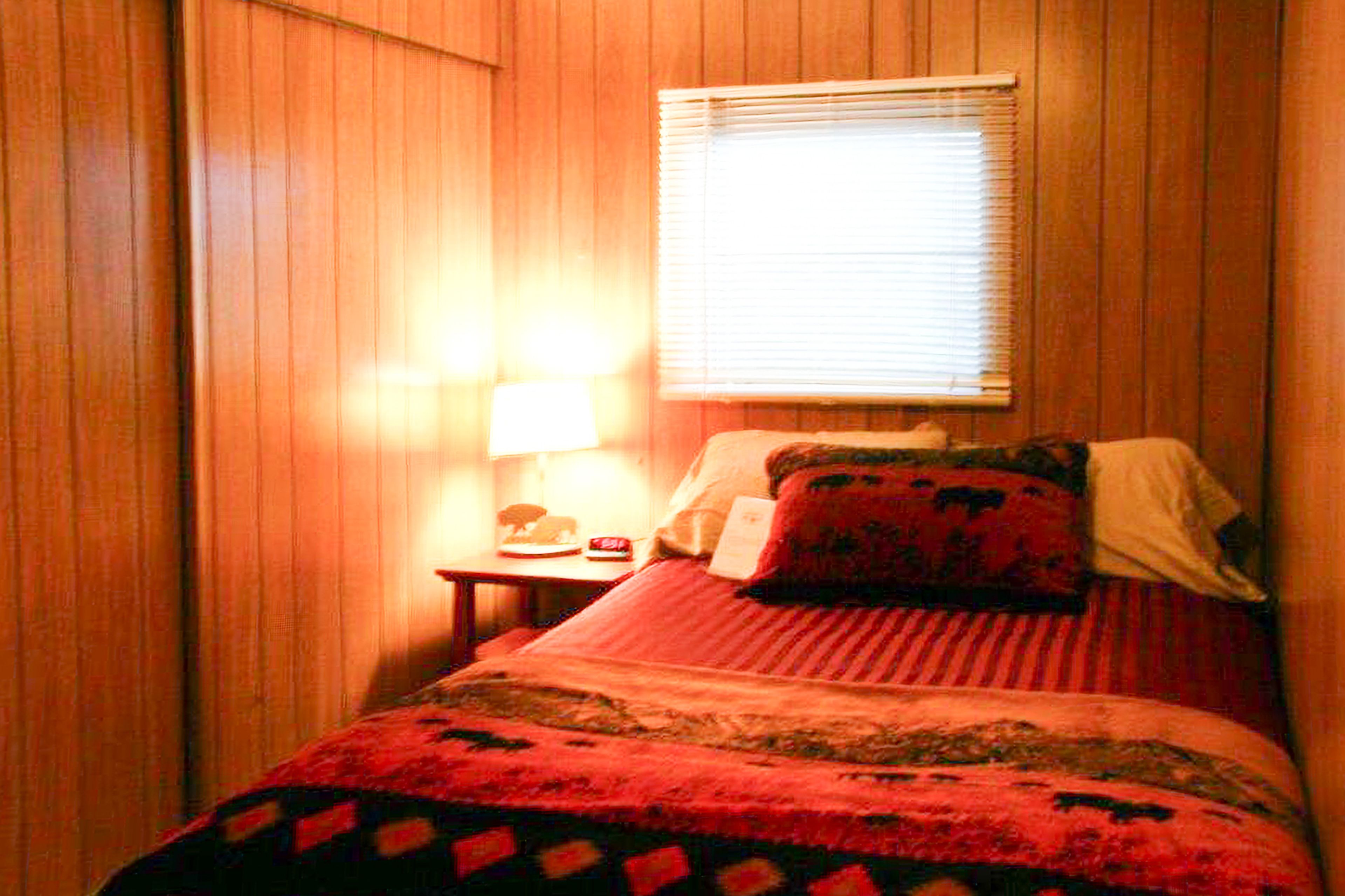 Bedroom | Full Bed