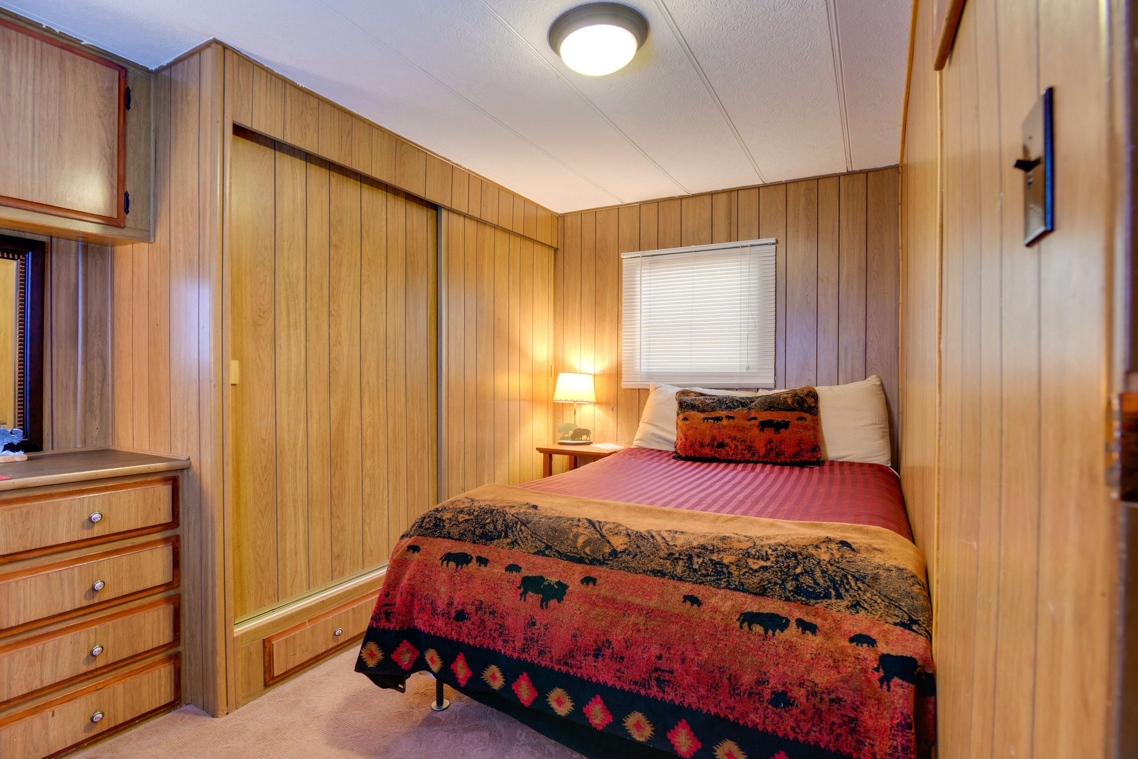 Bedroom | Full Bed