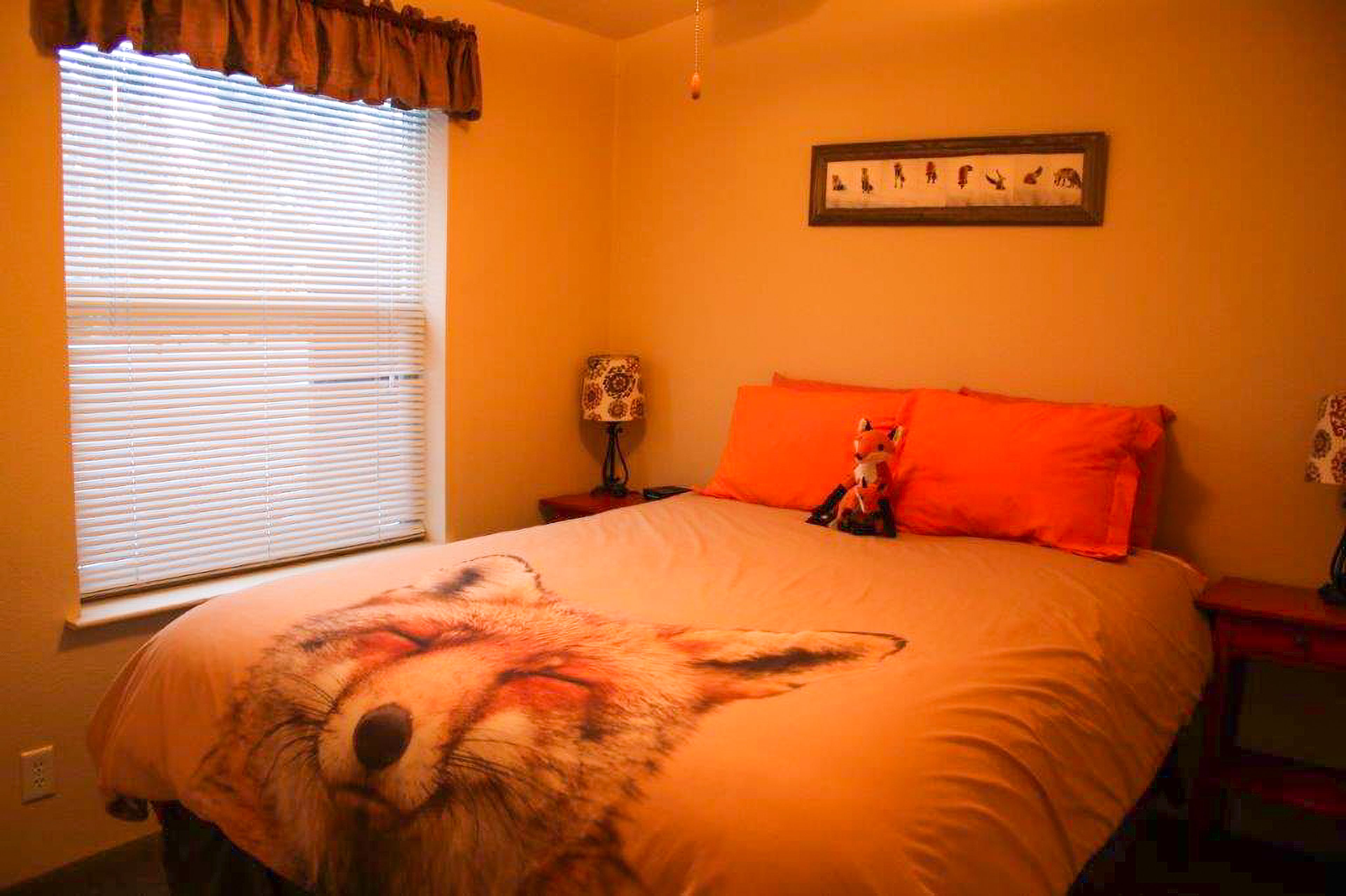Bedroom 3 | Queen Bed