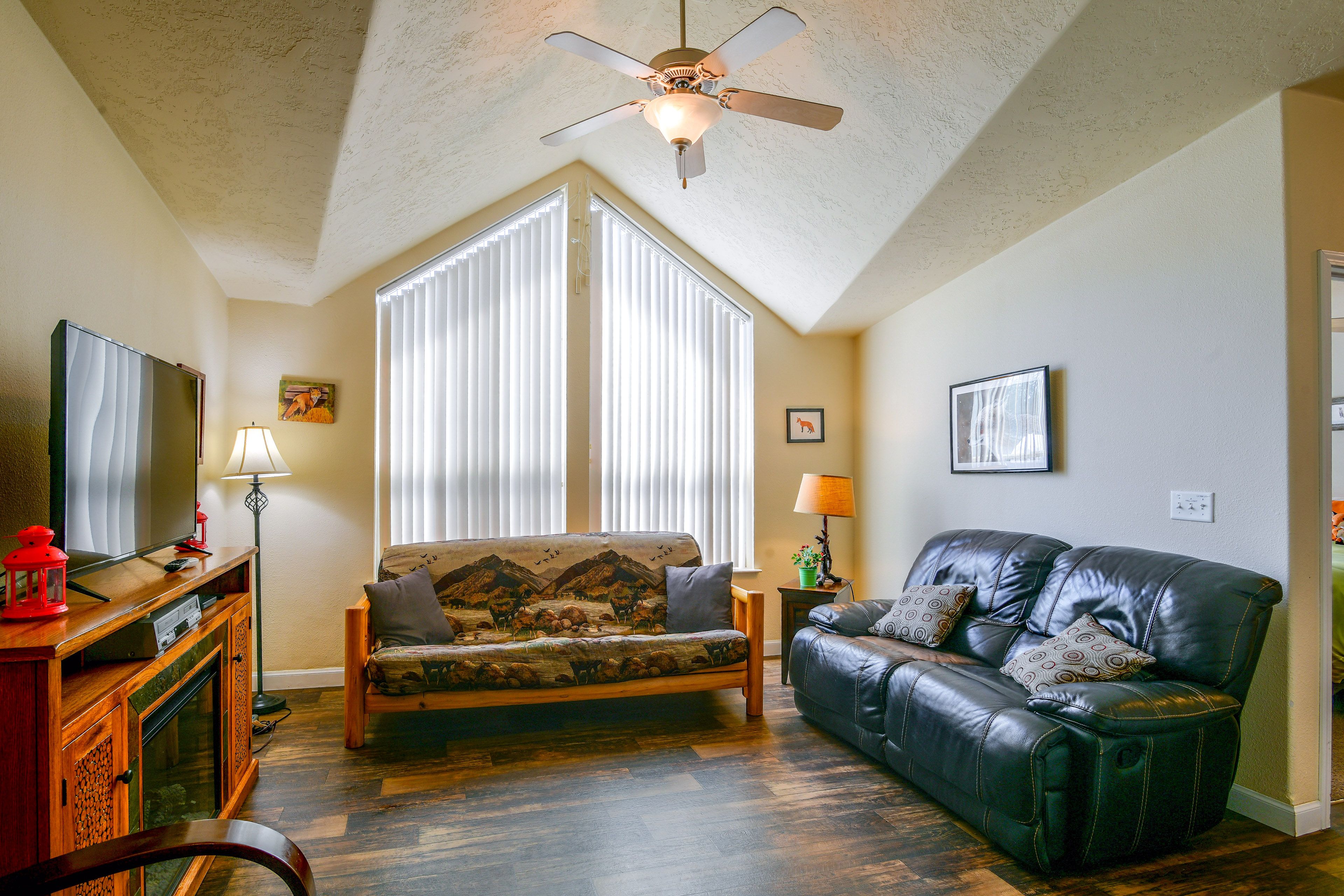 Living Room | Full Futon | Flat-Screen TV | Electric Fireplace