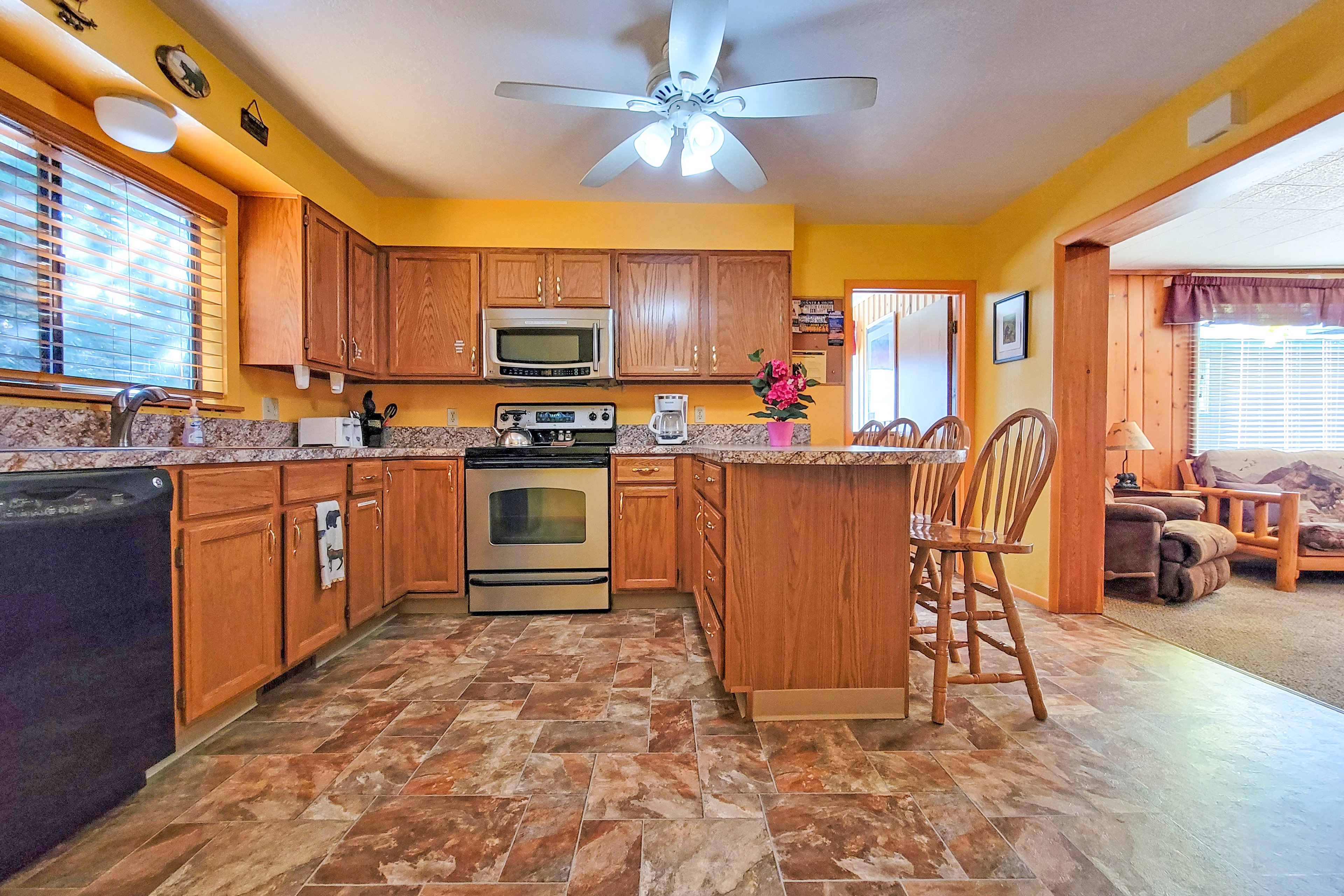 Kitchen | Refrigerator | Dishwasher