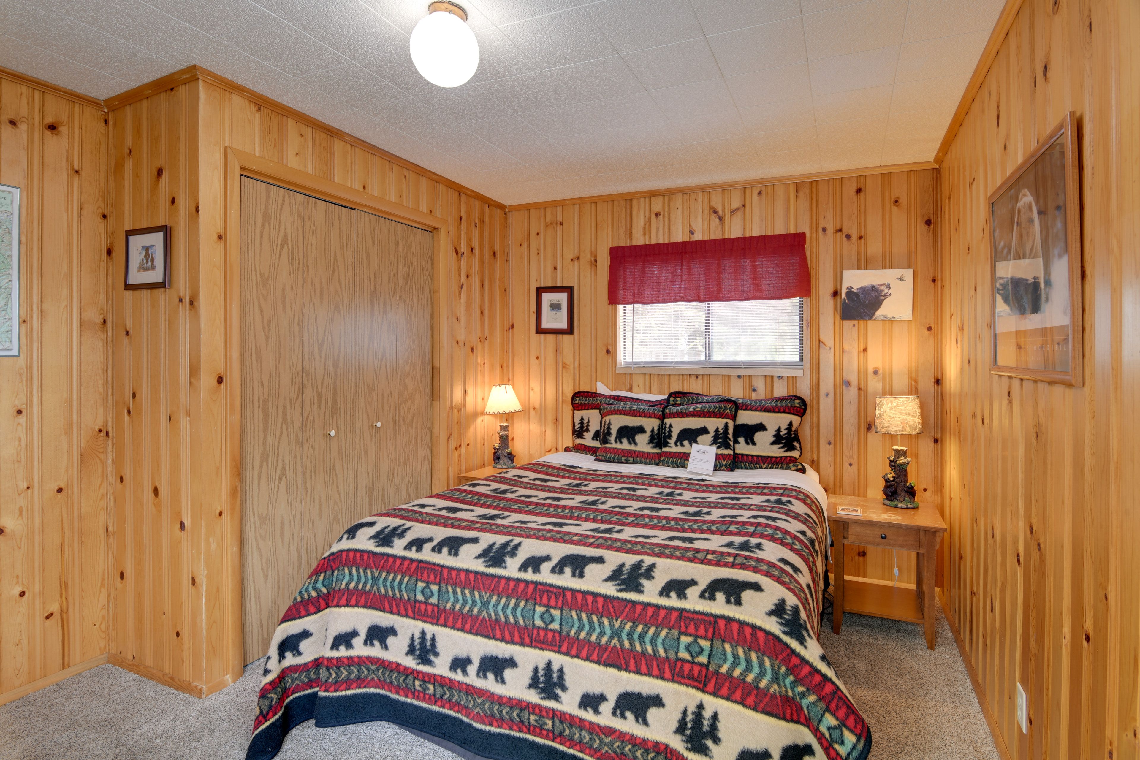 Bedroom 2 | Queen Bed
