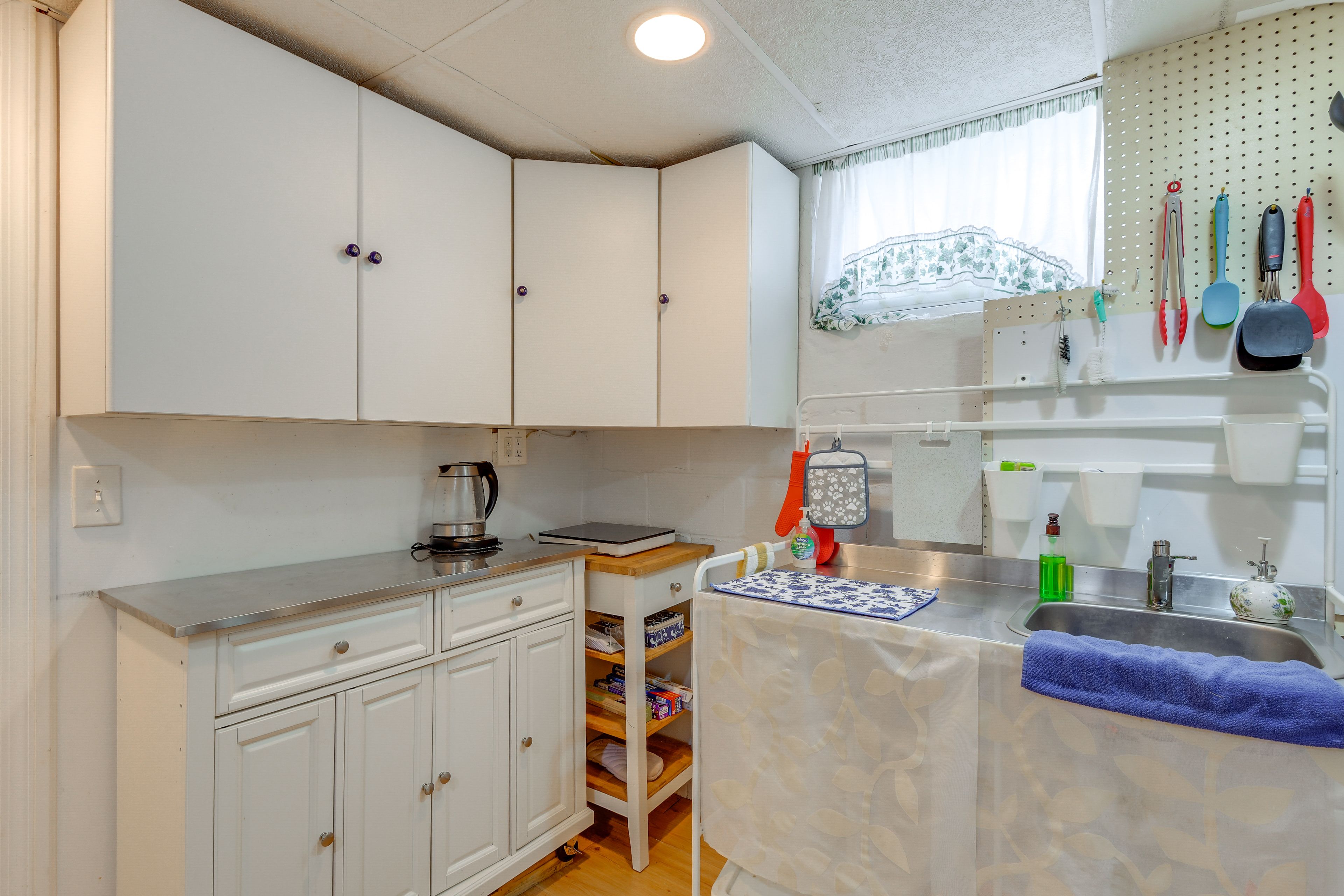 Kitchenette | Refrigerator | Microwave | Toaster Ovens