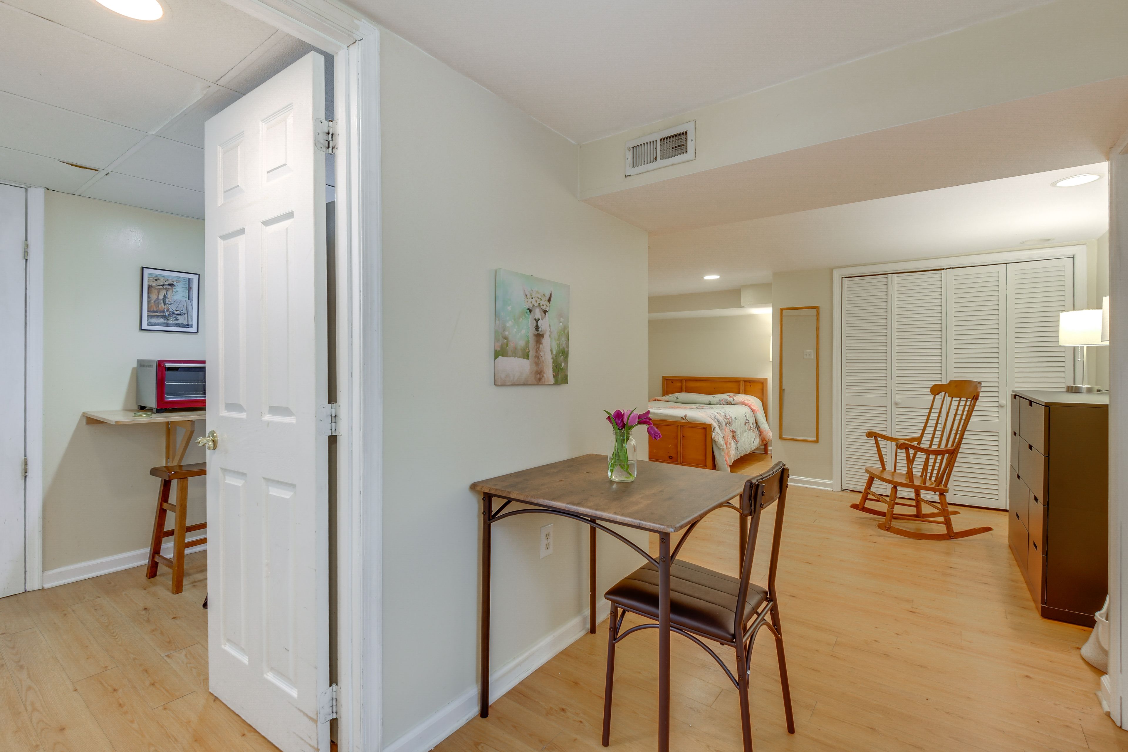 Dining Area | Dishware/Flatware Provided