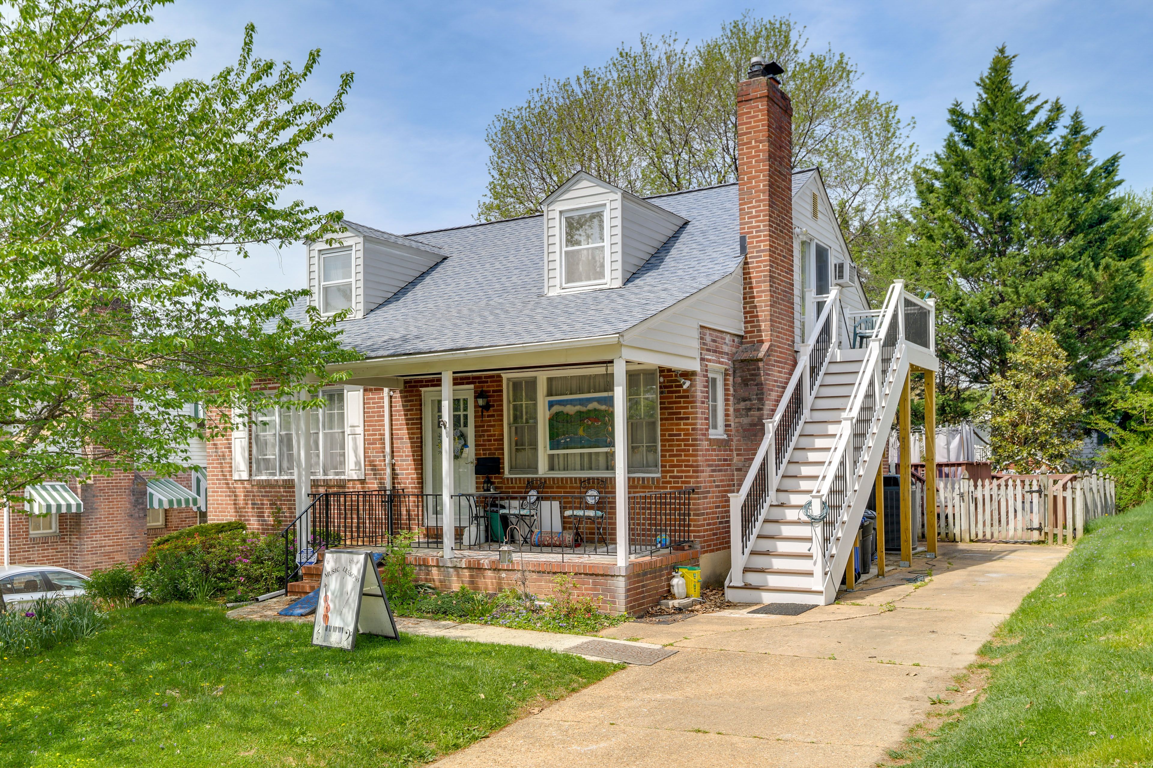 Property Exterior | Street Parking