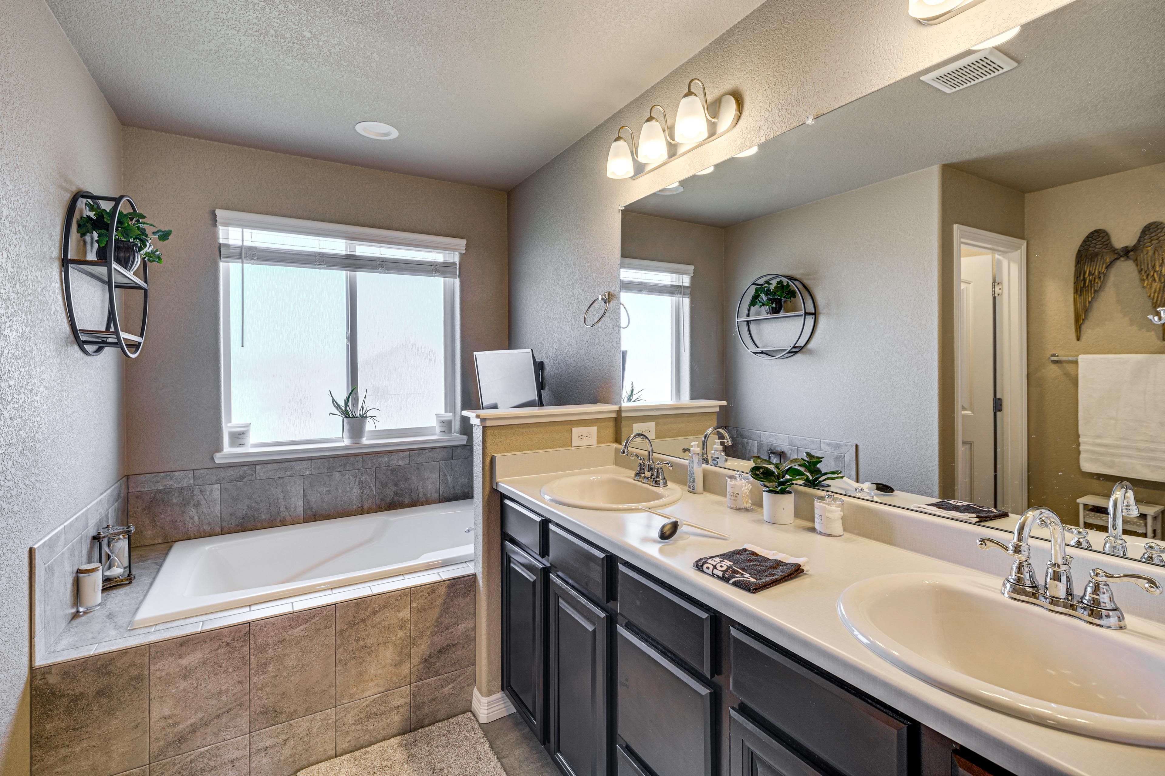 Full Bathroom | 2nd Floor
