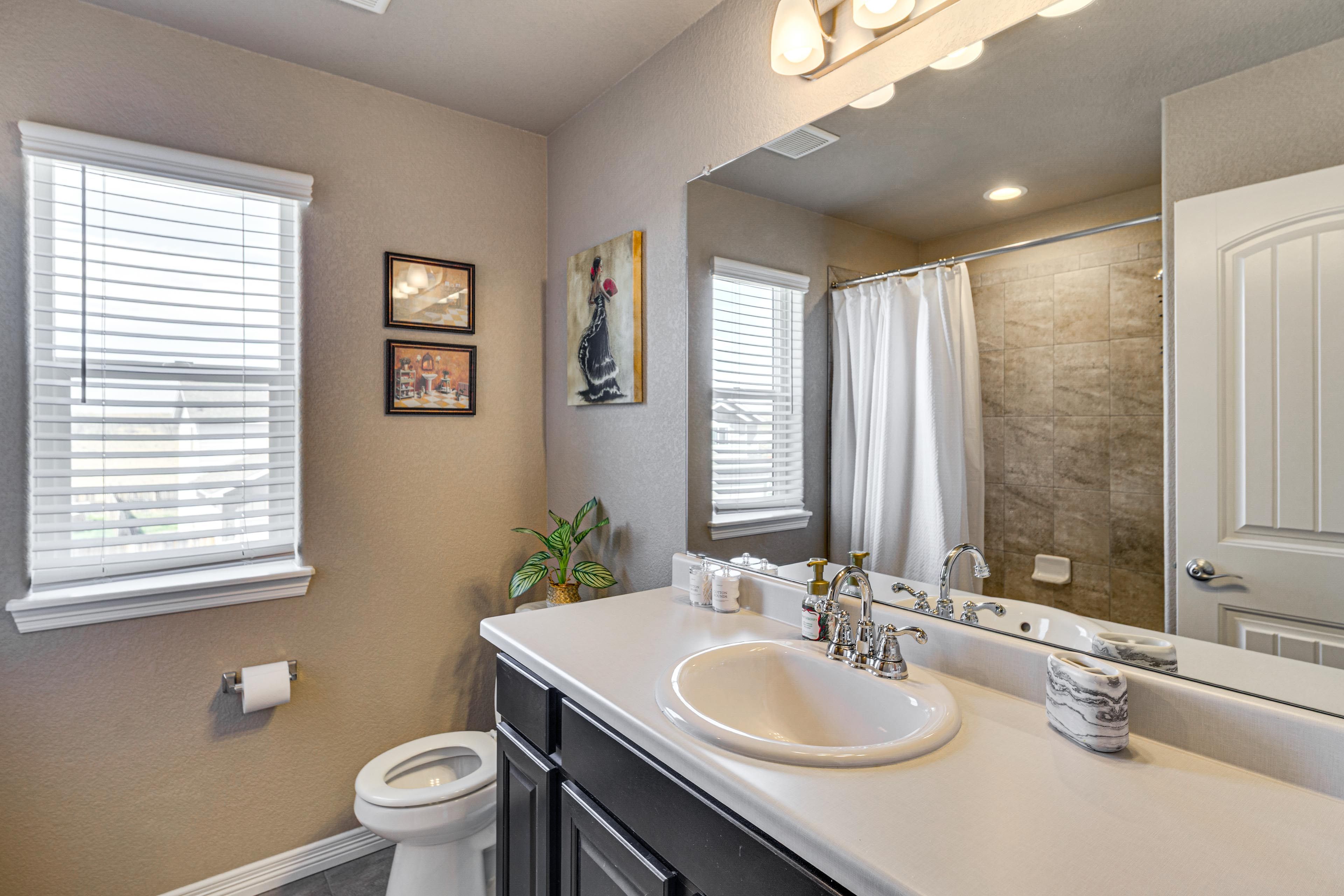 Full Bathroom | 2nd Floor