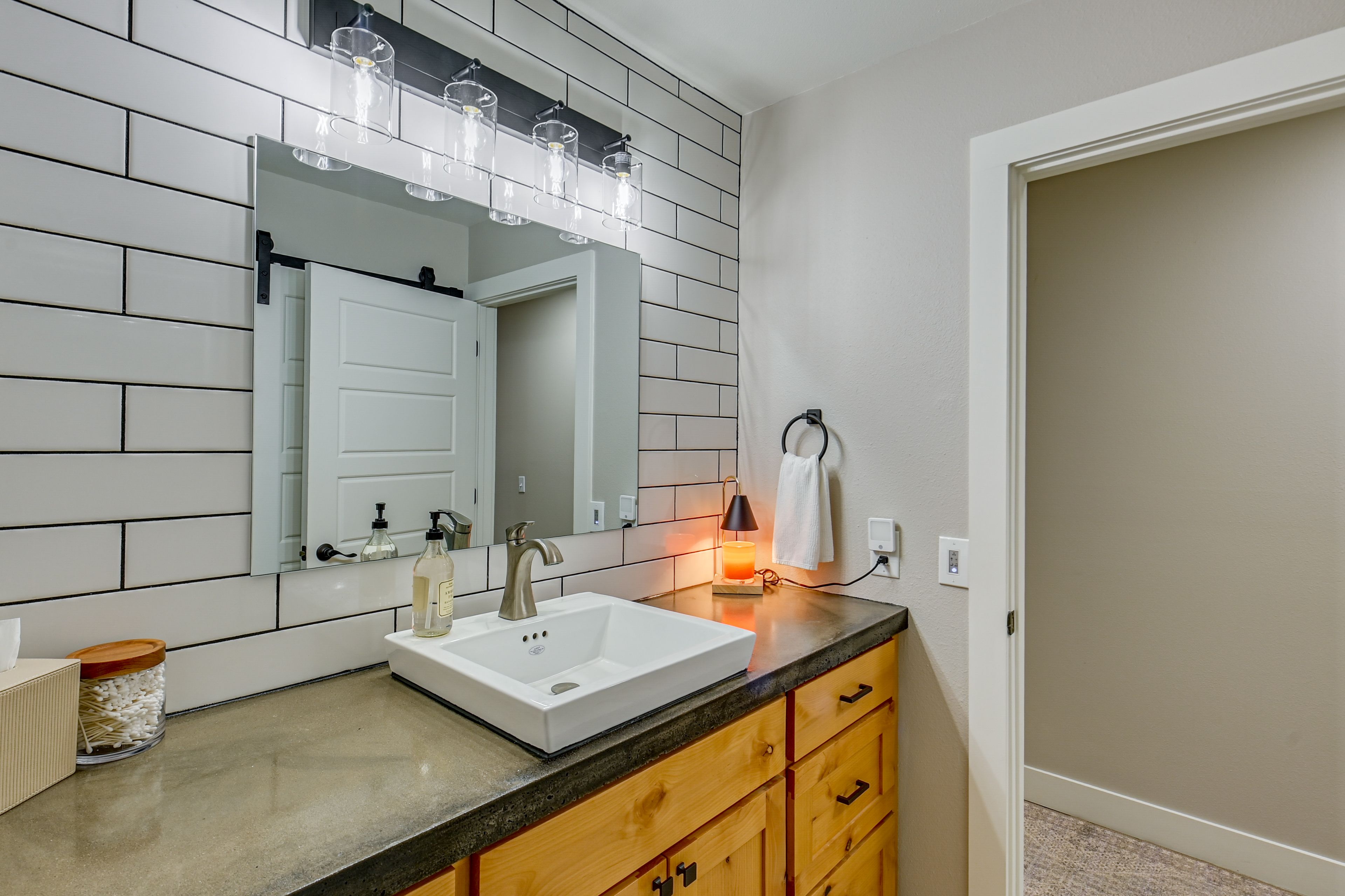 Bathroom | Main Floor